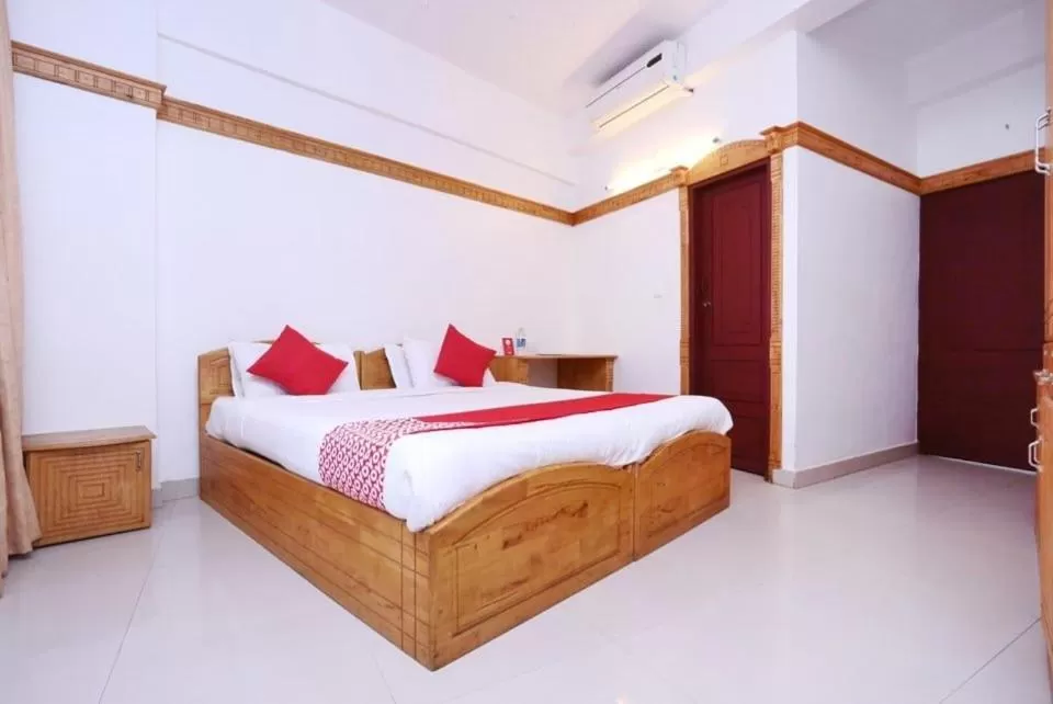 Bedroom, Bed in Swapnatheeram Beach Resort