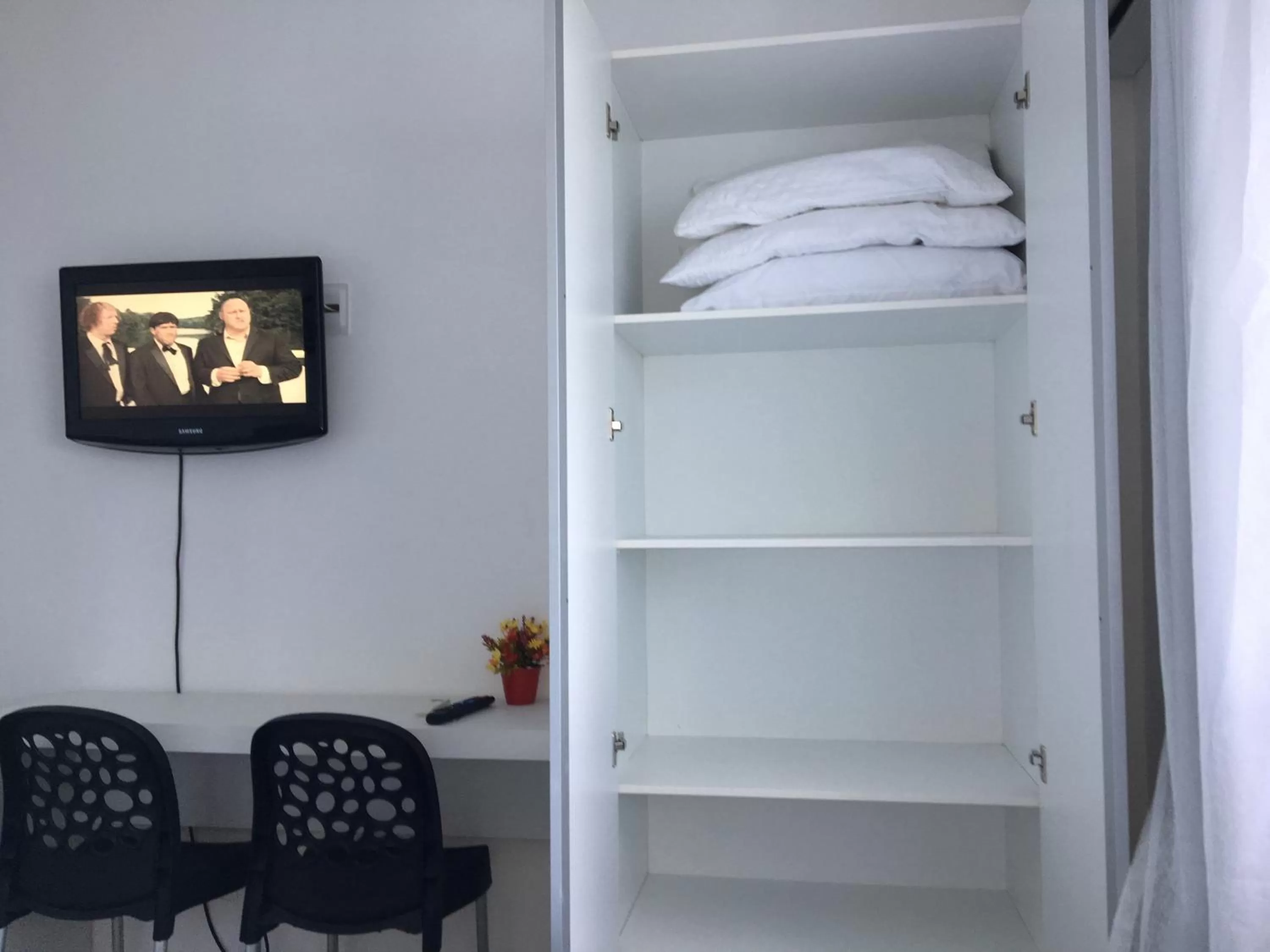 Bedroom, TV/Entertainment Center in Praia dos Carneiros apart beira-mar