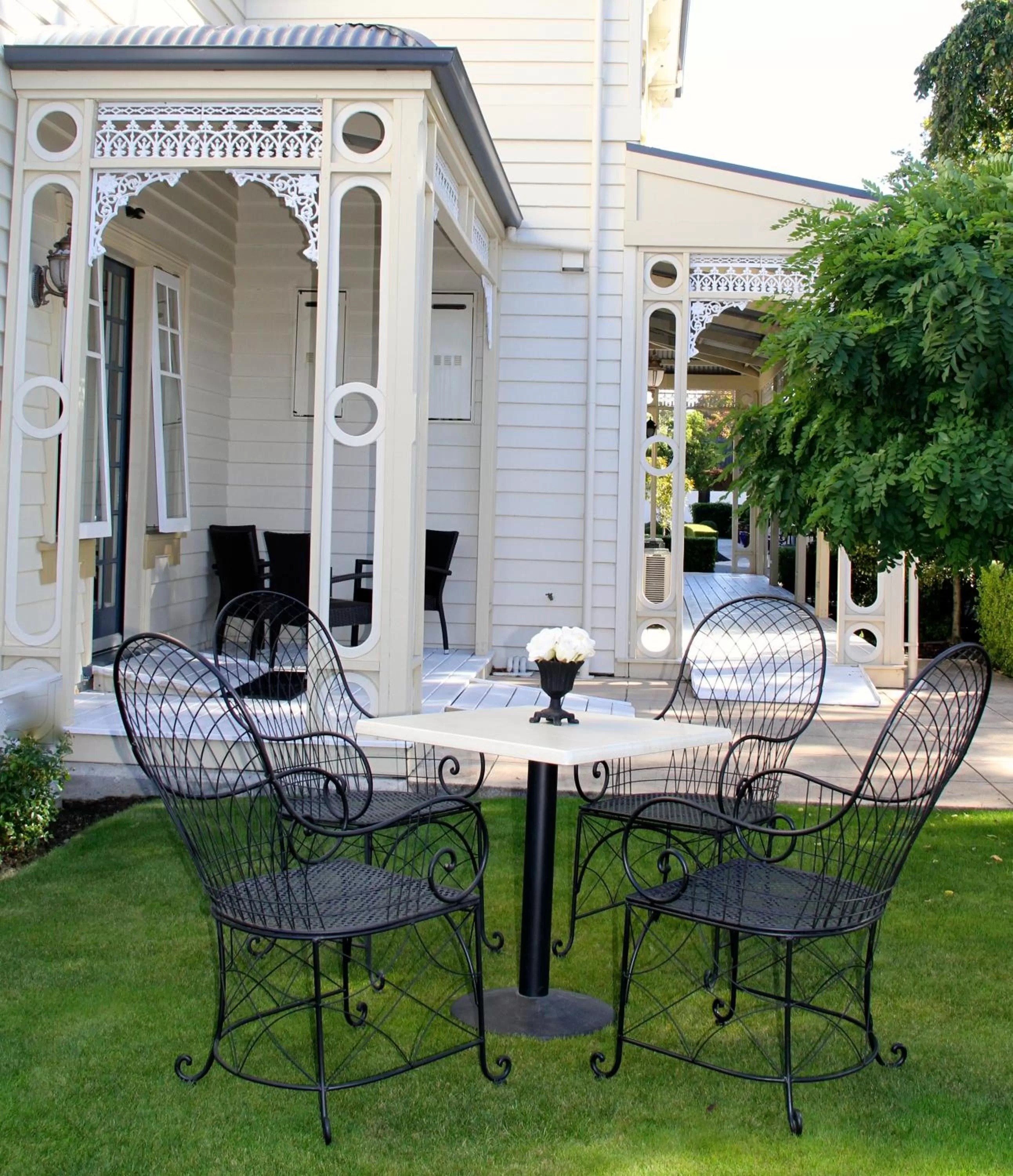 Facade/entrance in Merivale Manor