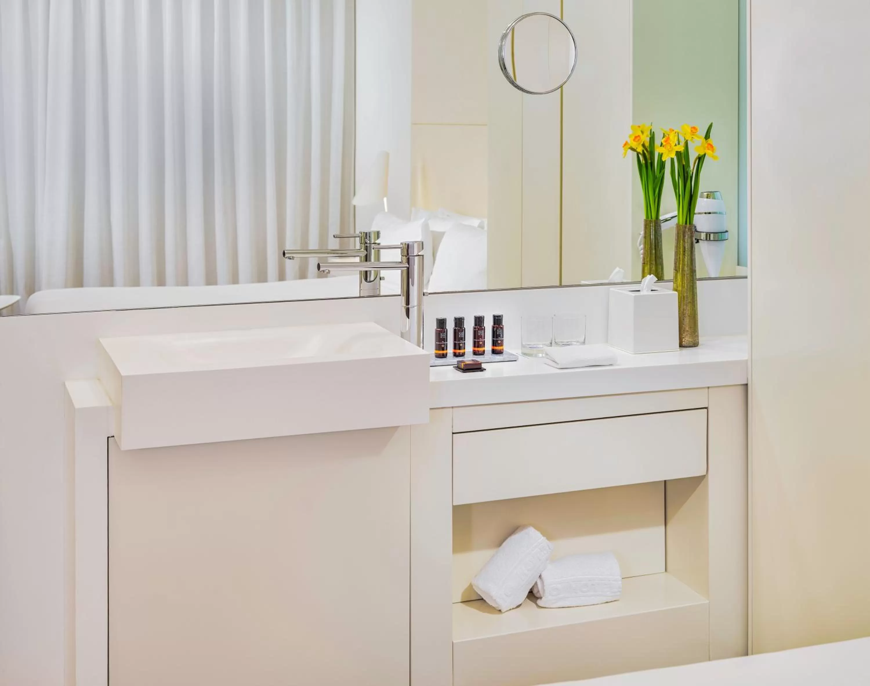 Bathroom in H10 Urquinaona Plaza