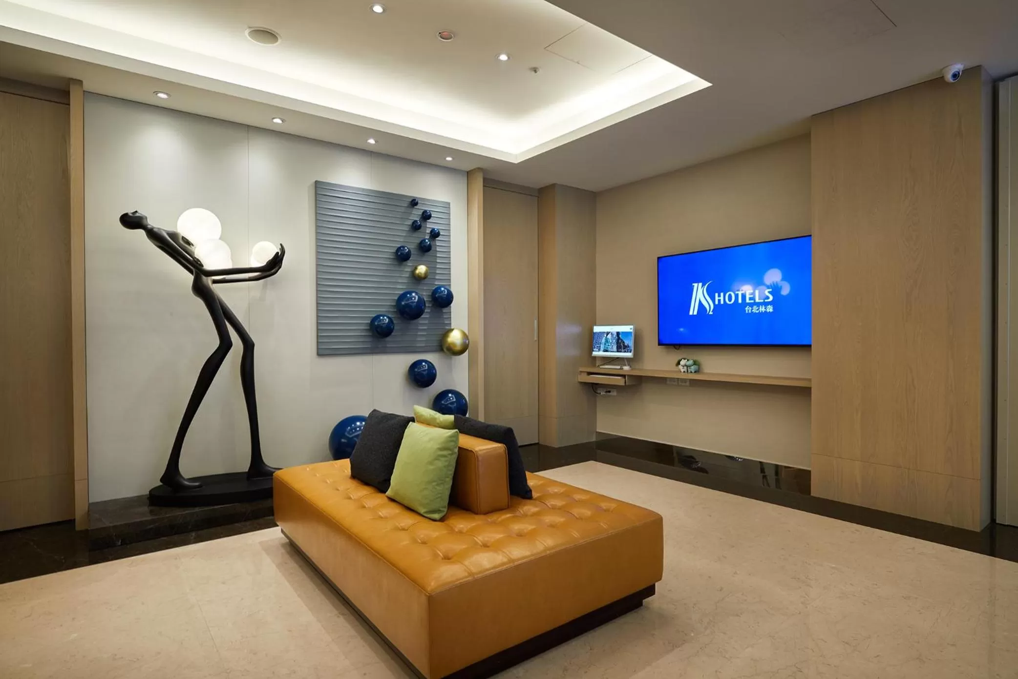 Communal lounge/ TV room in K Hotels Taipei Linsen