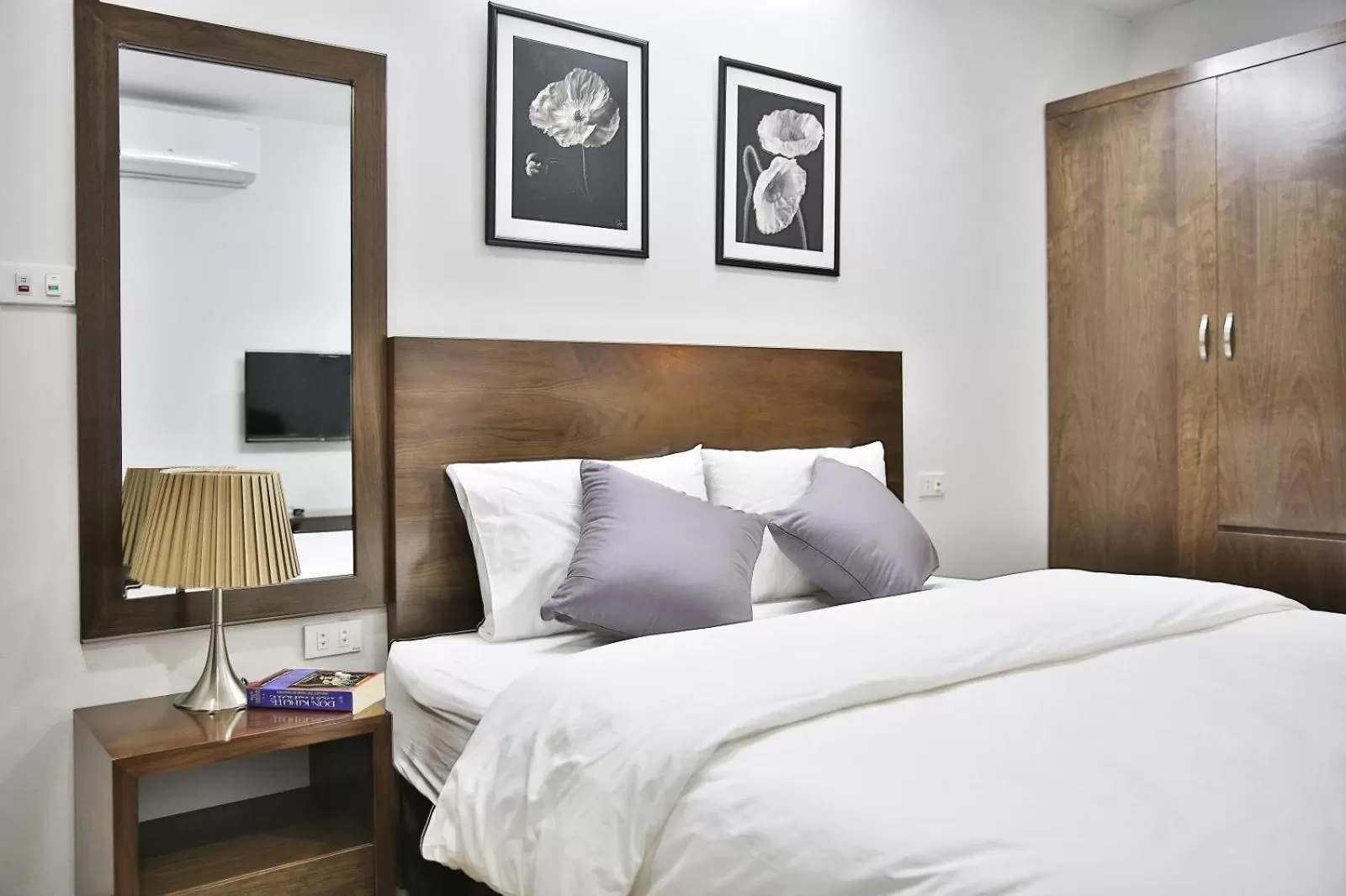 Bed in V House 6 Serviced Apartment