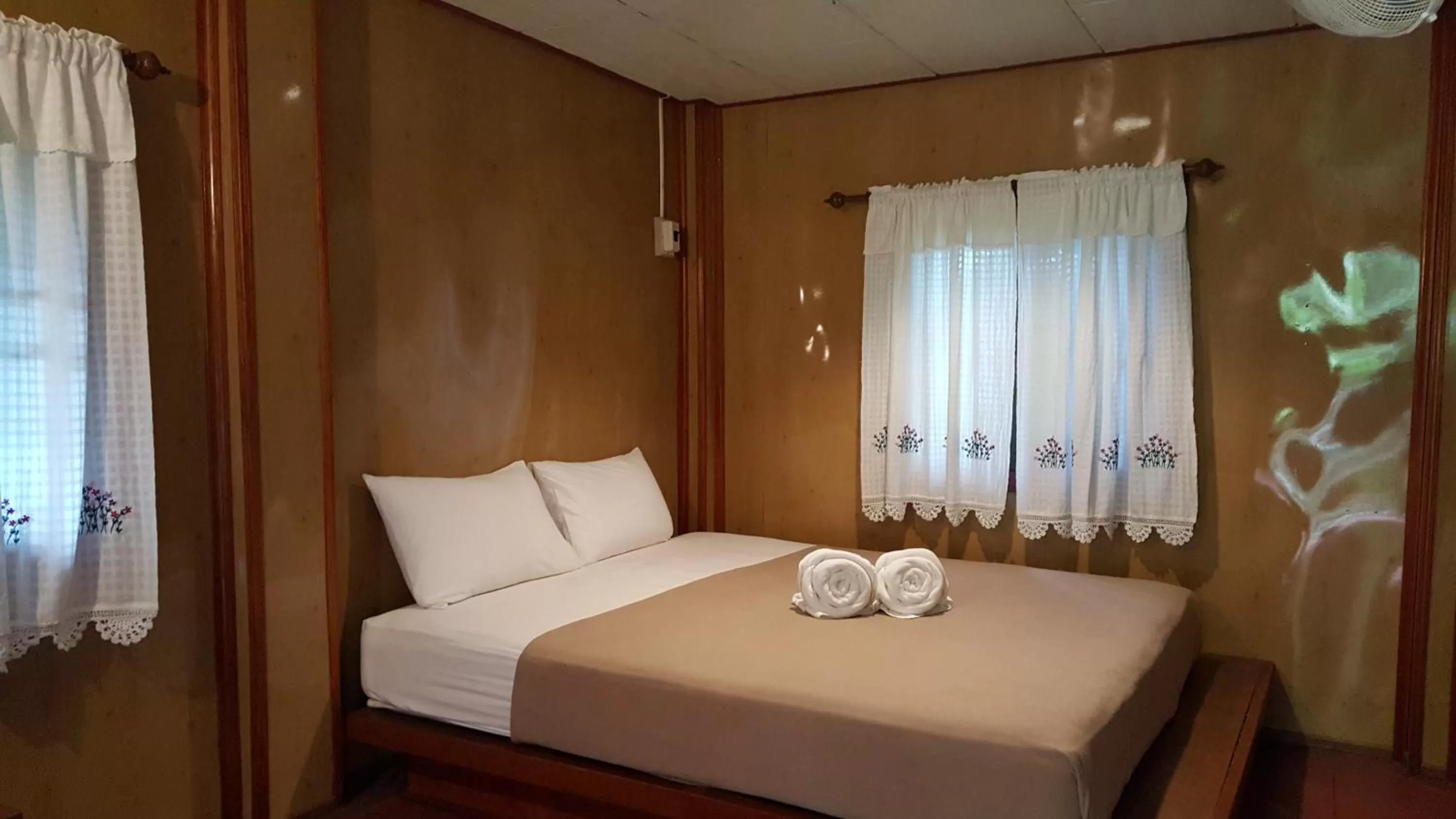 Bed in Khao Sok Jungle Huts Resort