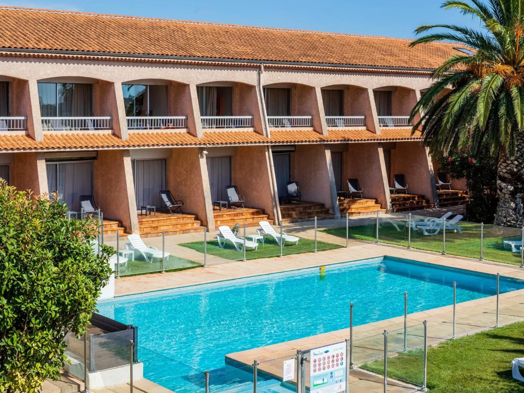 Property building in Noemys Toulon La Valette - Hotel restaurant avec piscine