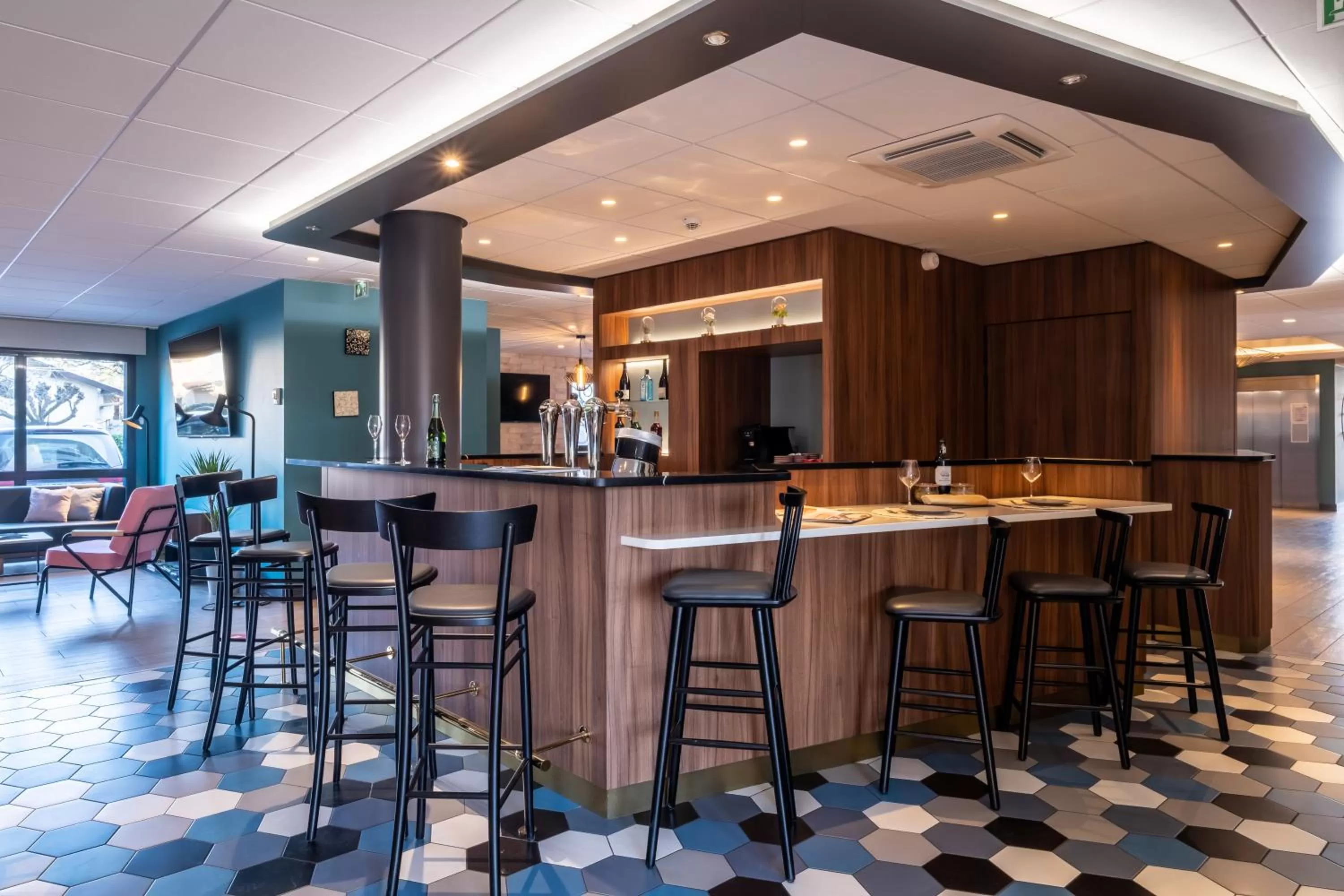 Lounge or bar in Clarion Aparthotel Toulouse Blagnac Airport