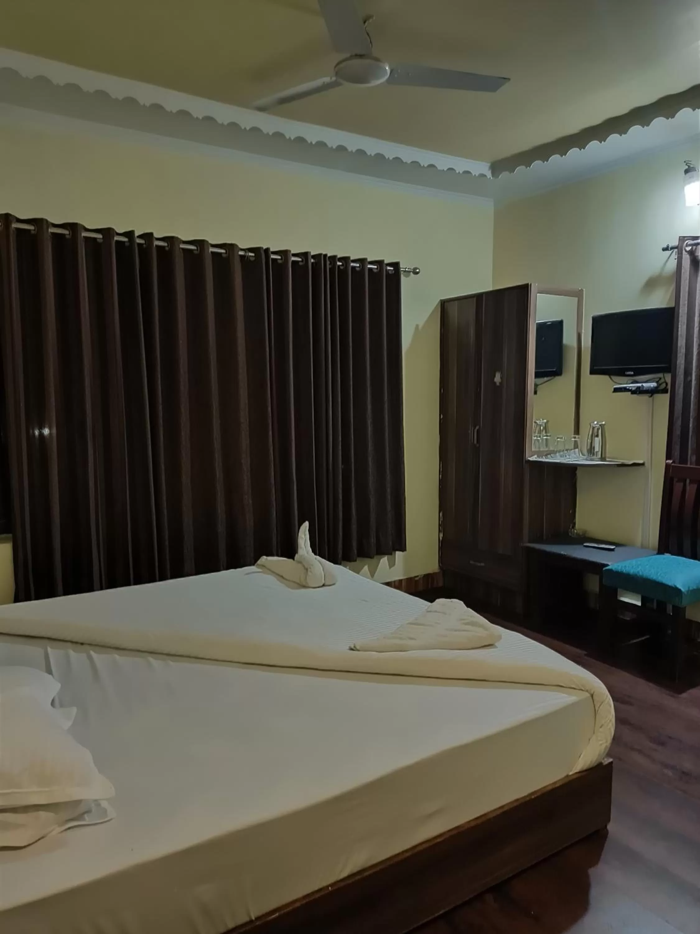 Bedroom, Bed in Hotel curio's All seasons