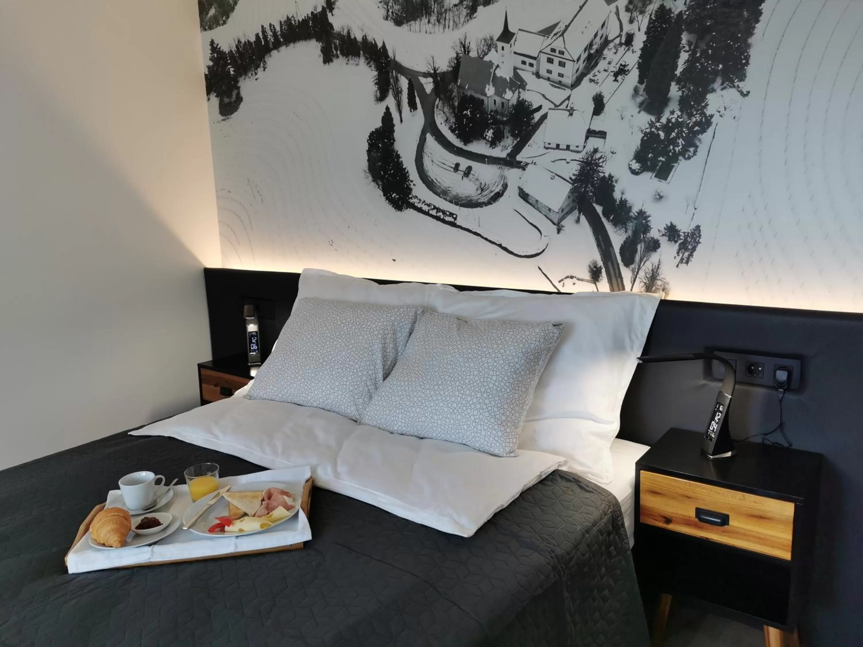 Food and drinks, Bed in Hotel CityMap Maribor