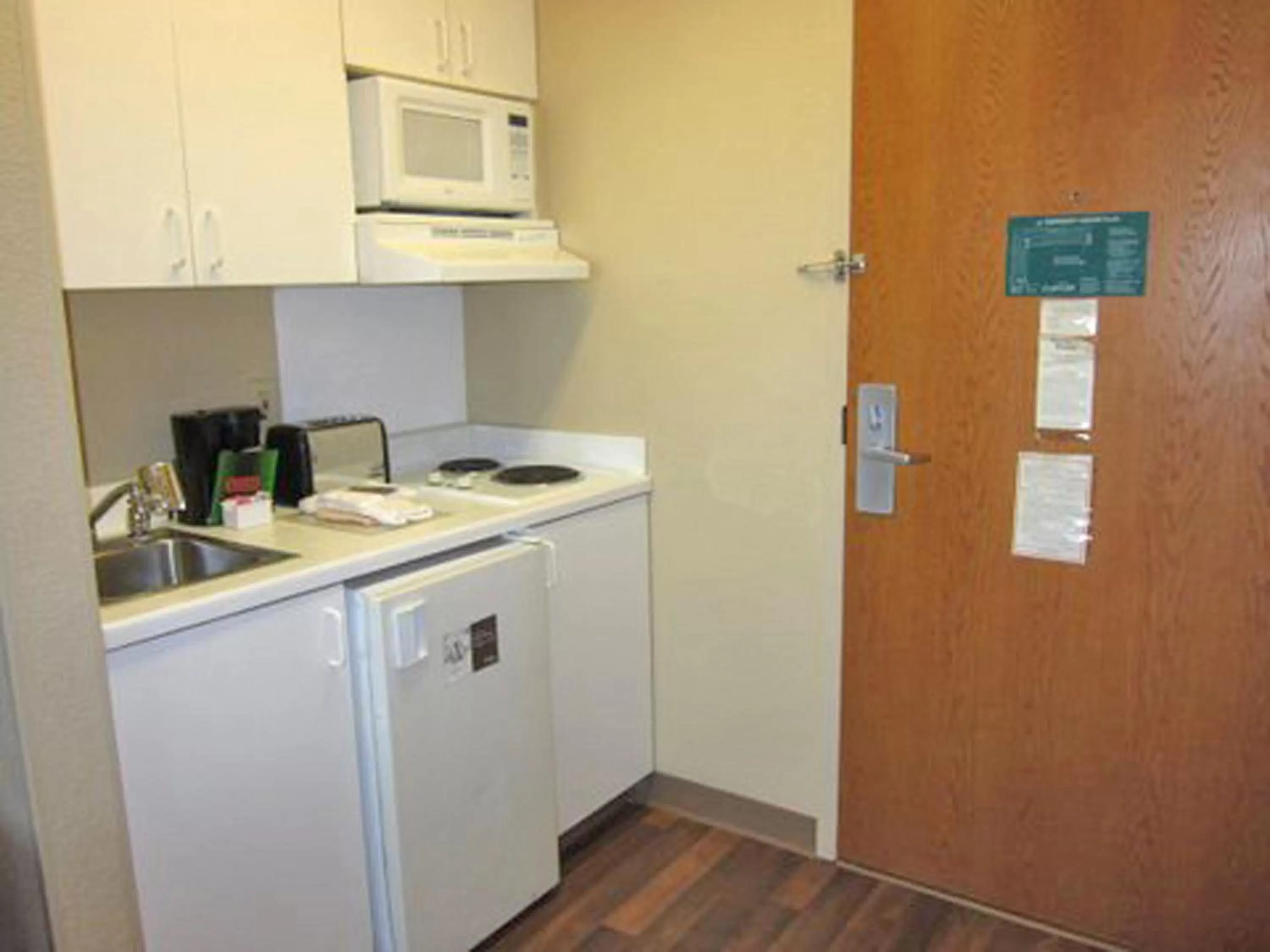 Kitchen or kitchenette in Extended Stay America Suites - Cincinnati - Blue Ash - Kenwood Road