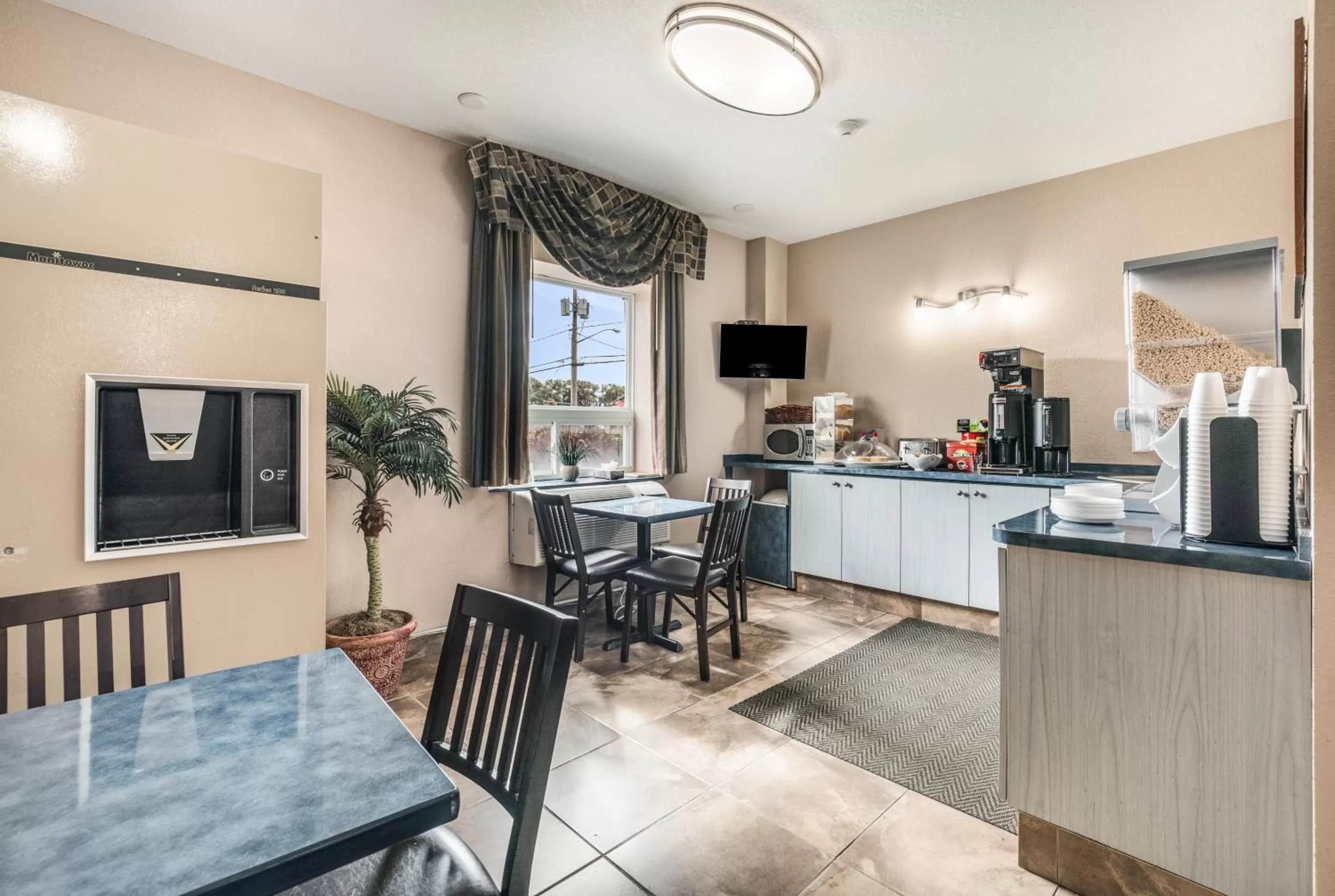 Restaurant/places to eat in Knights Inn Orillia