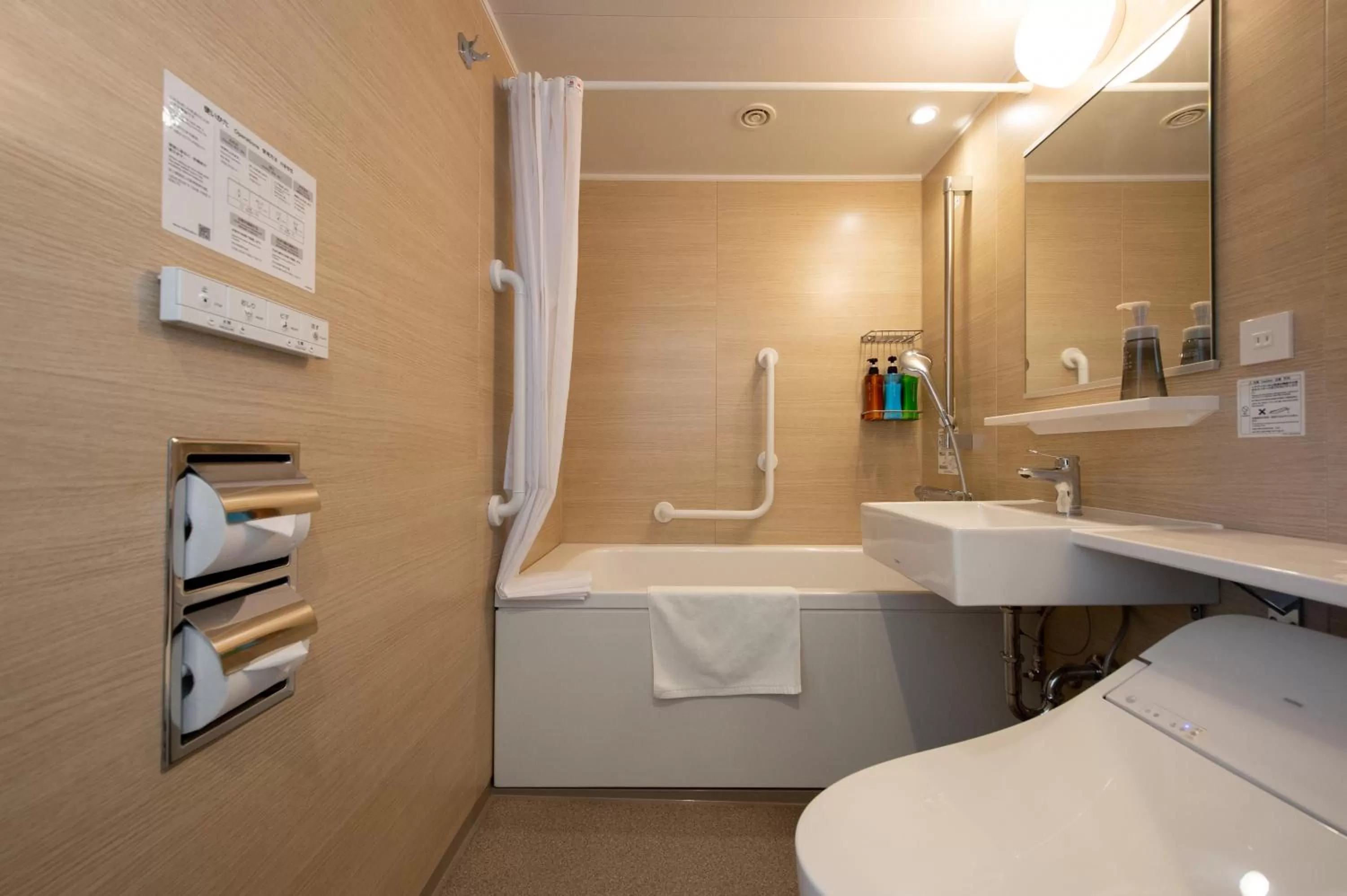 Shower in Belmont Hotel