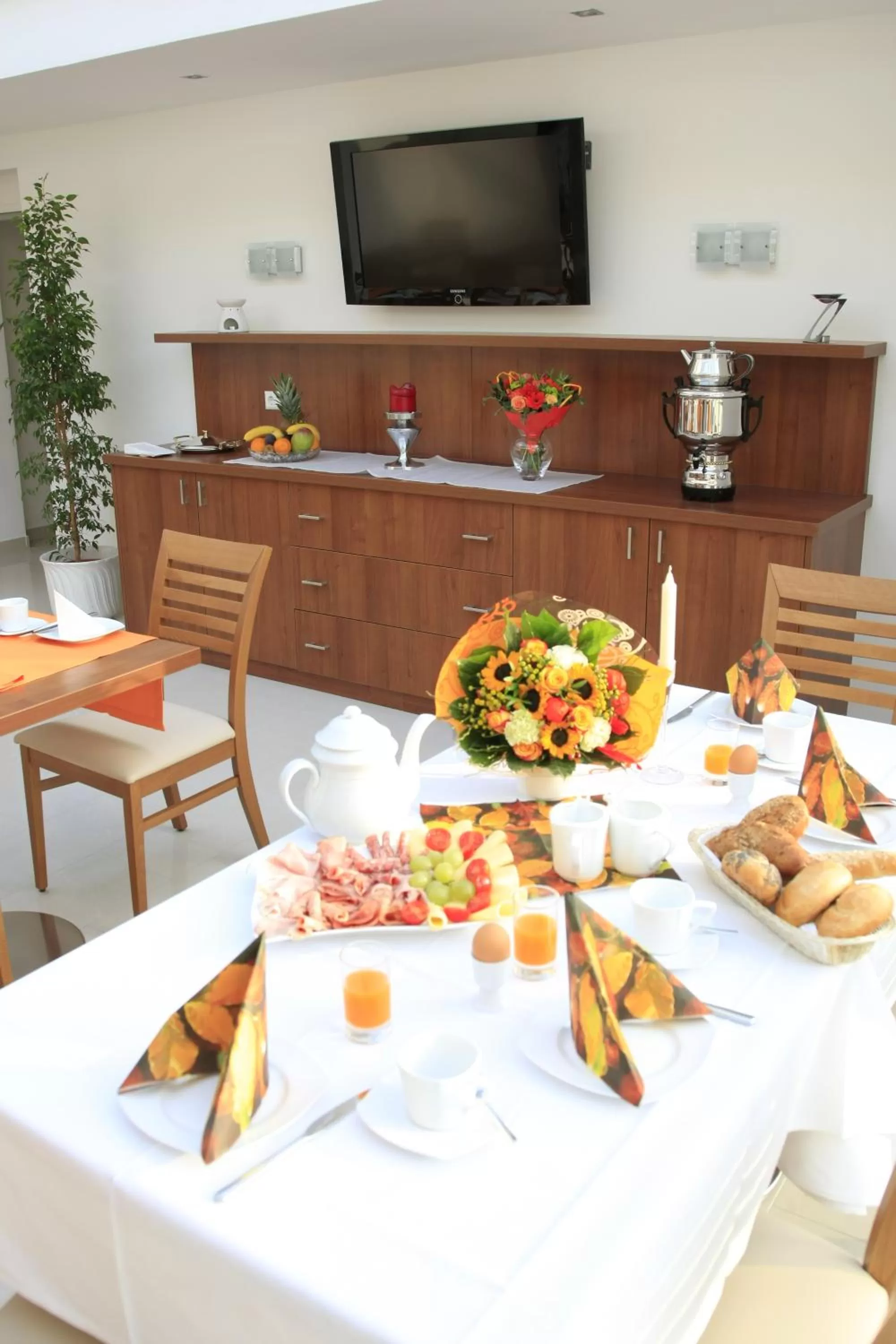 Restaurant/places to eat in City-Hotel Mödling