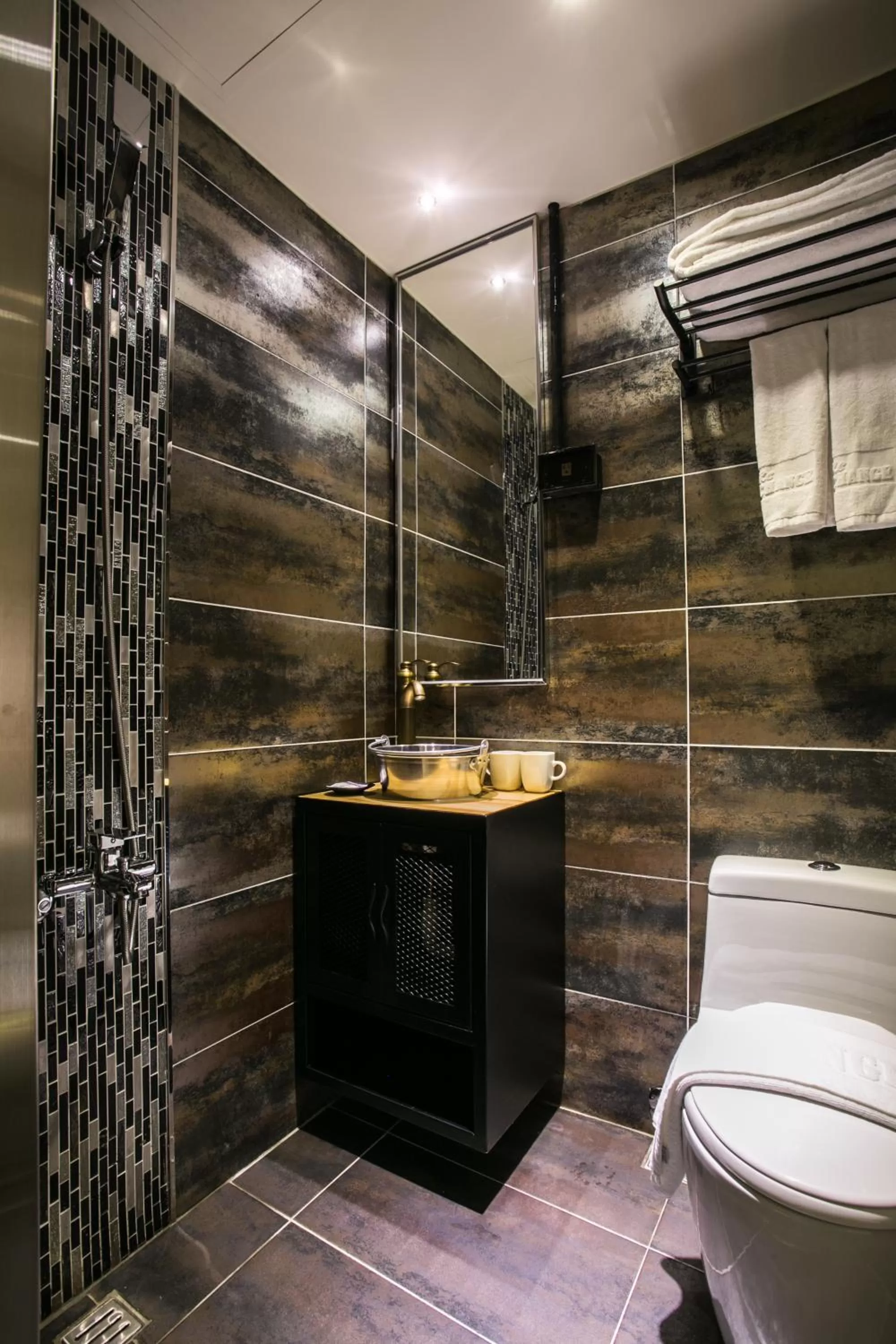 Shower in Re-Change Hotel Taipei