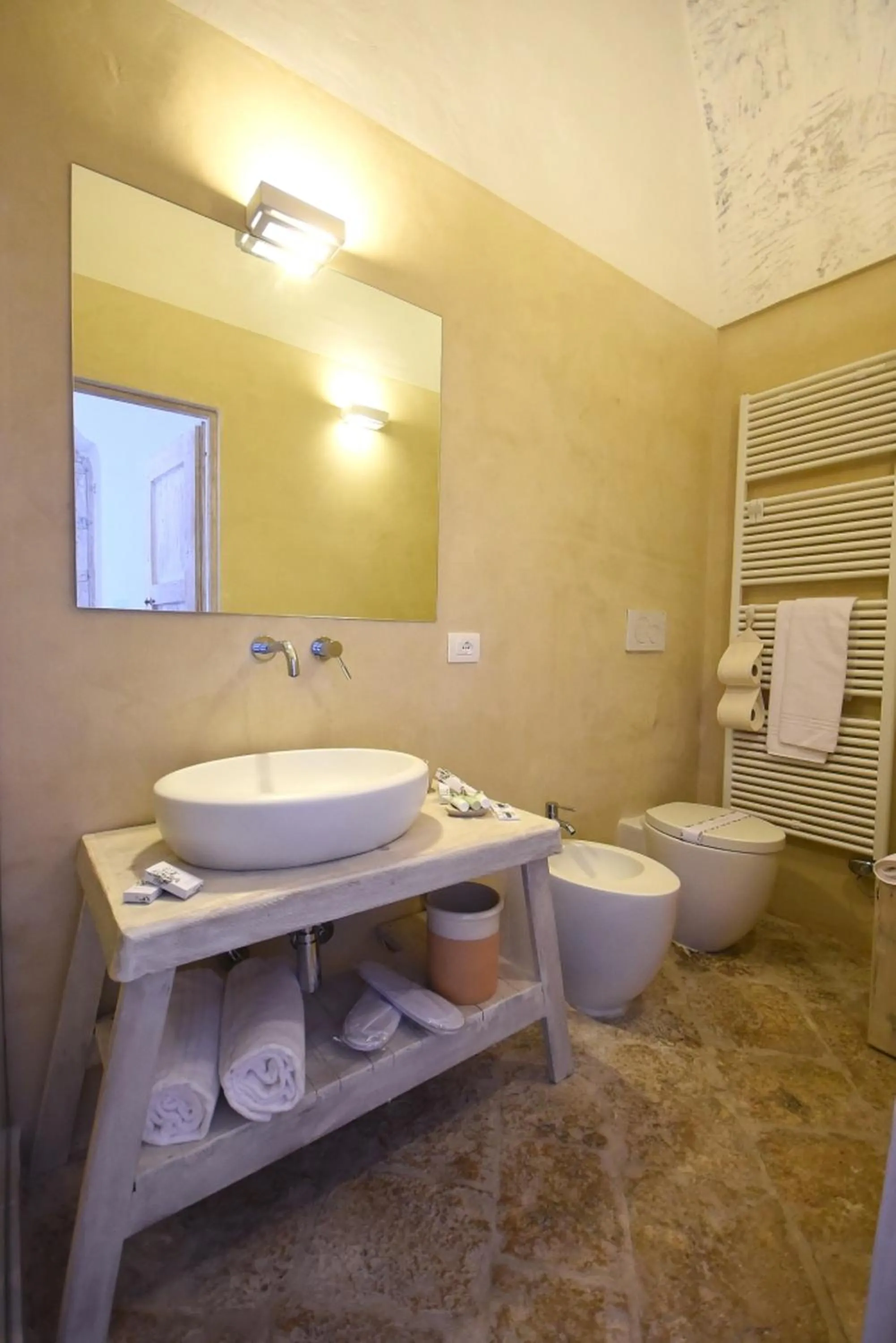 Bathroom in Palazzo Castriota