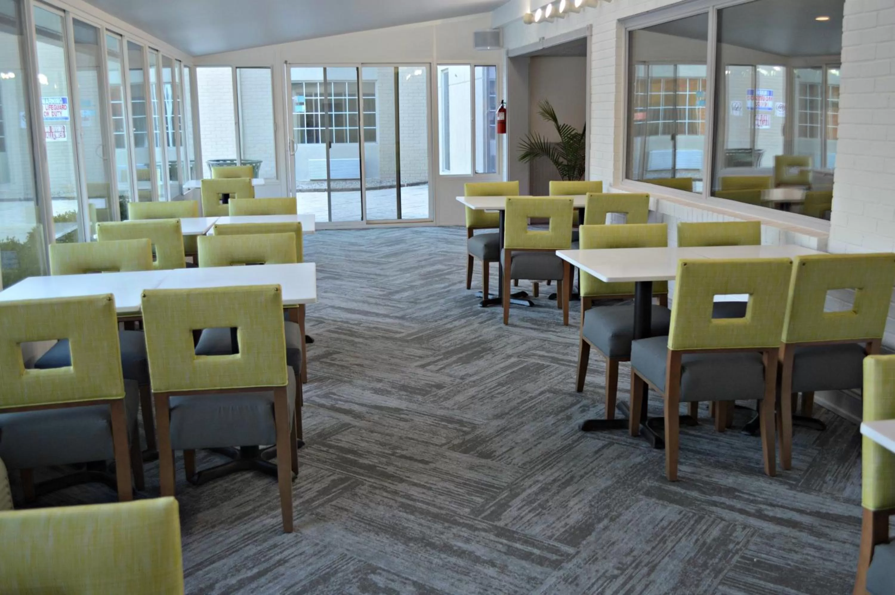 Restaurant/places to eat in Wyndham Garden Hotel Cross Lanes Charleston