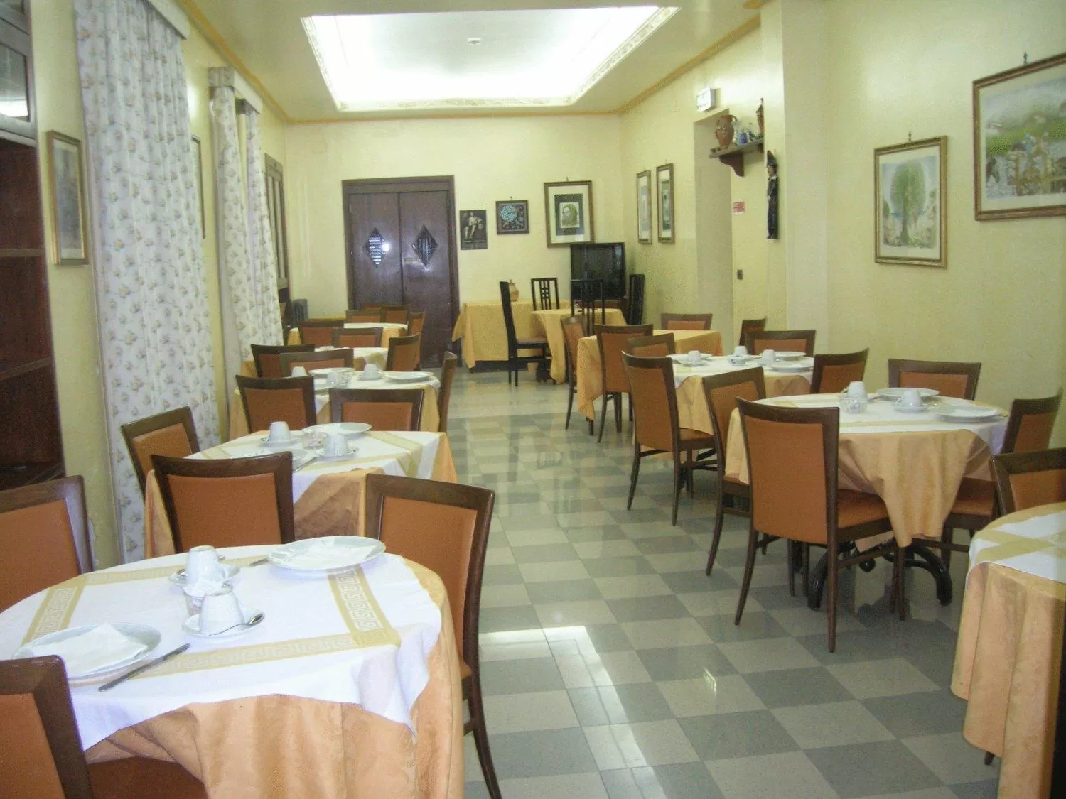 Restaurant/places to eat in Hotel Villa Archirafi