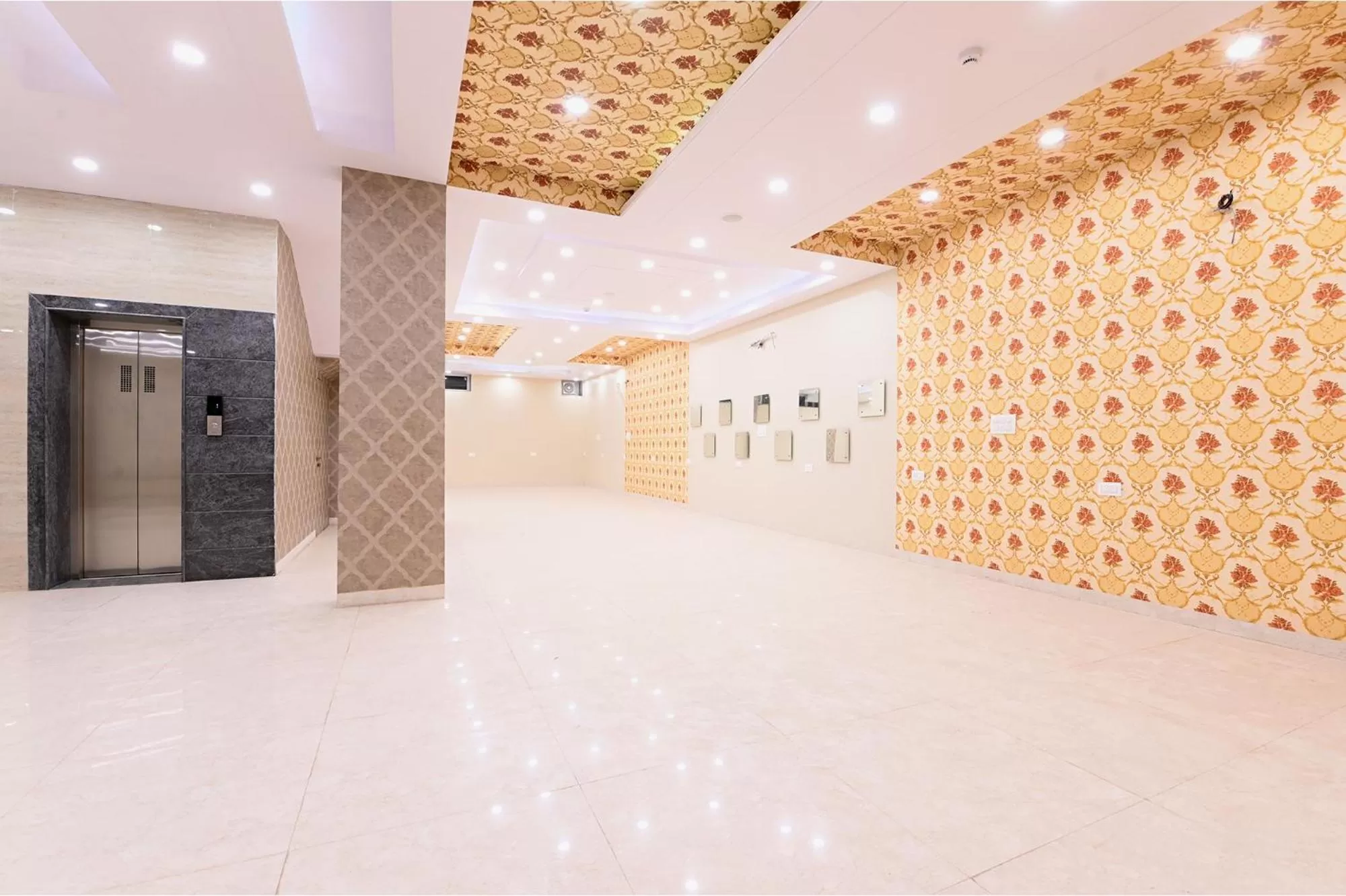 Lobby or reception in FabHotel 7th Crossing