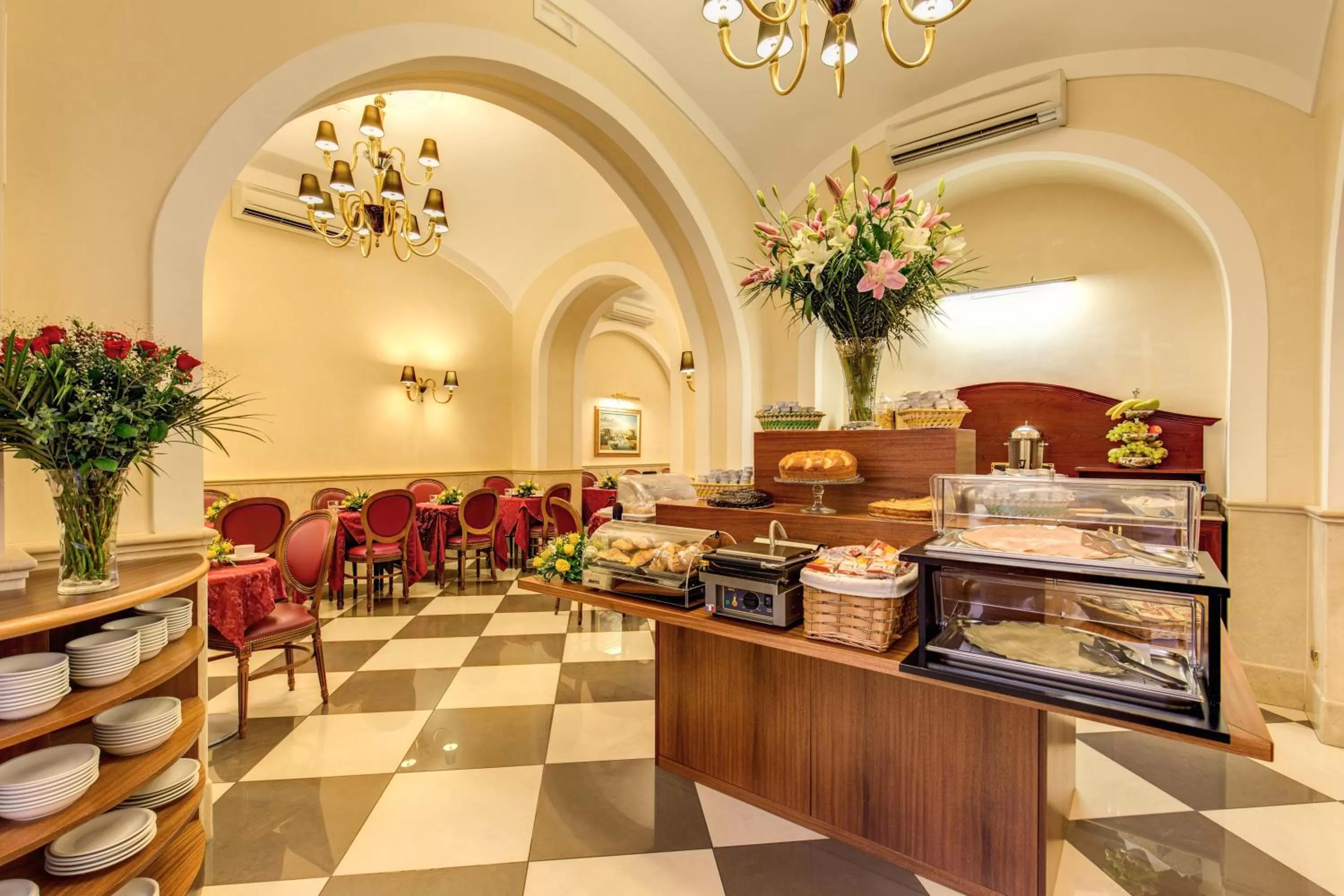 Food and drinks in Hotel Contilia