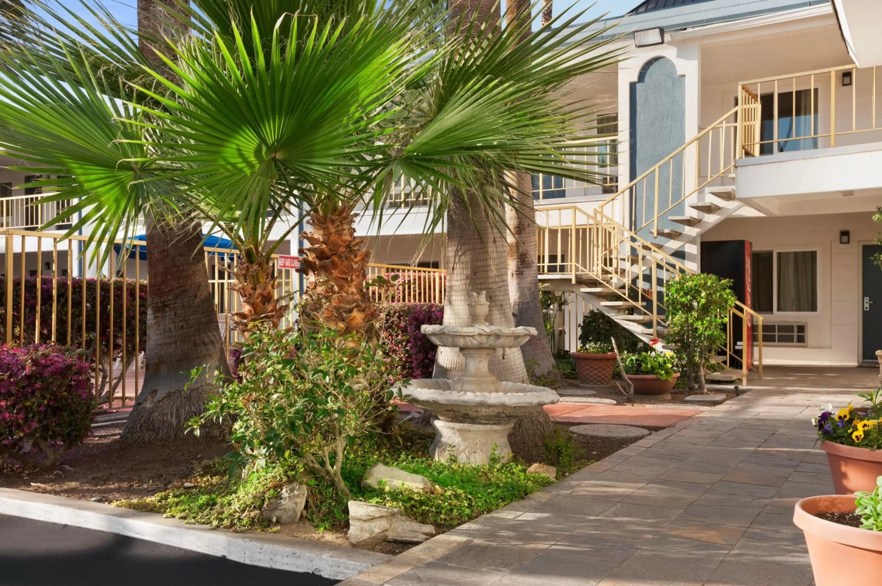 Day in Travelodge by Wyndham Bakersfield