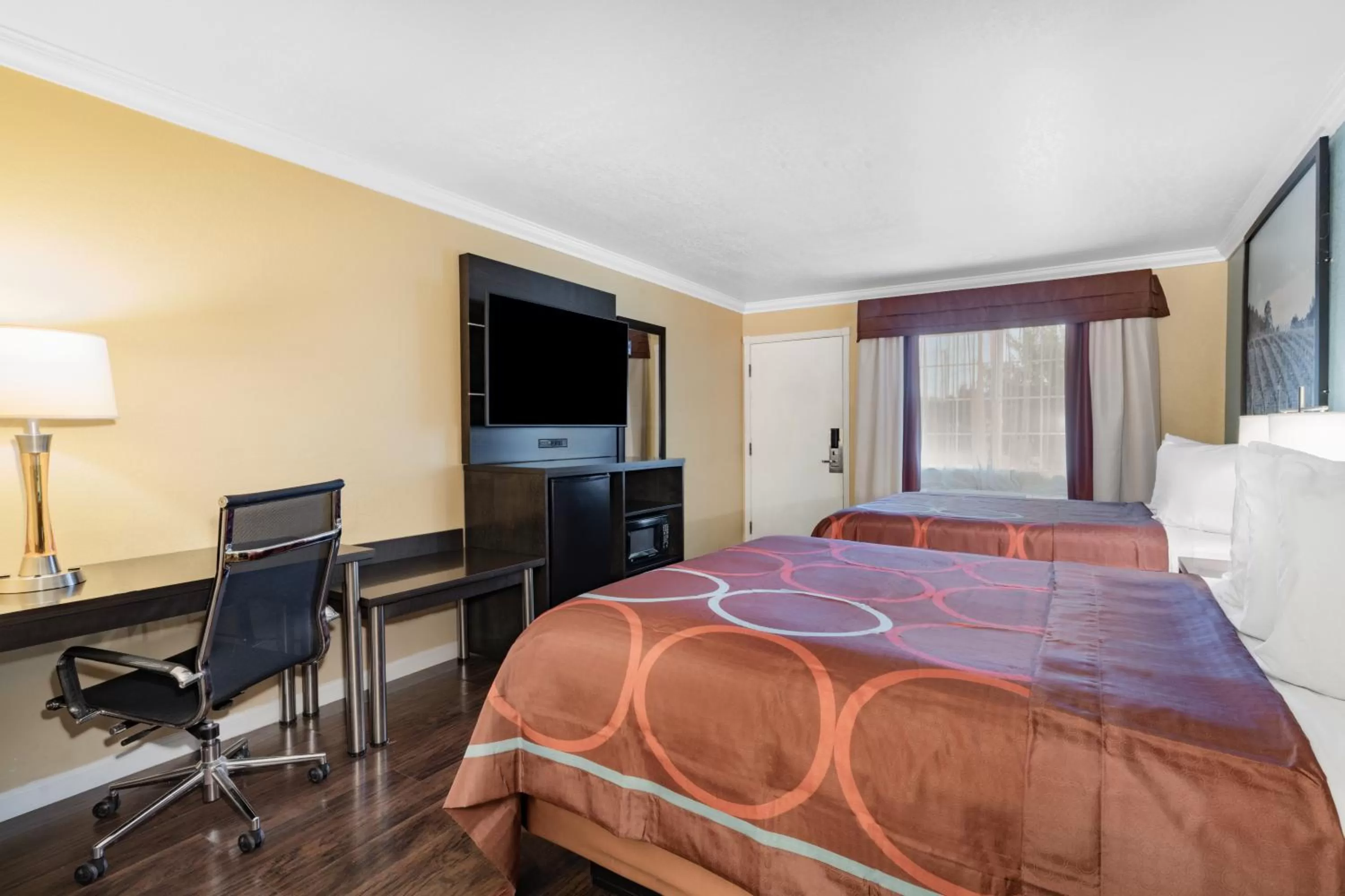 Bed in Super 8 Ukiah by Wyndham