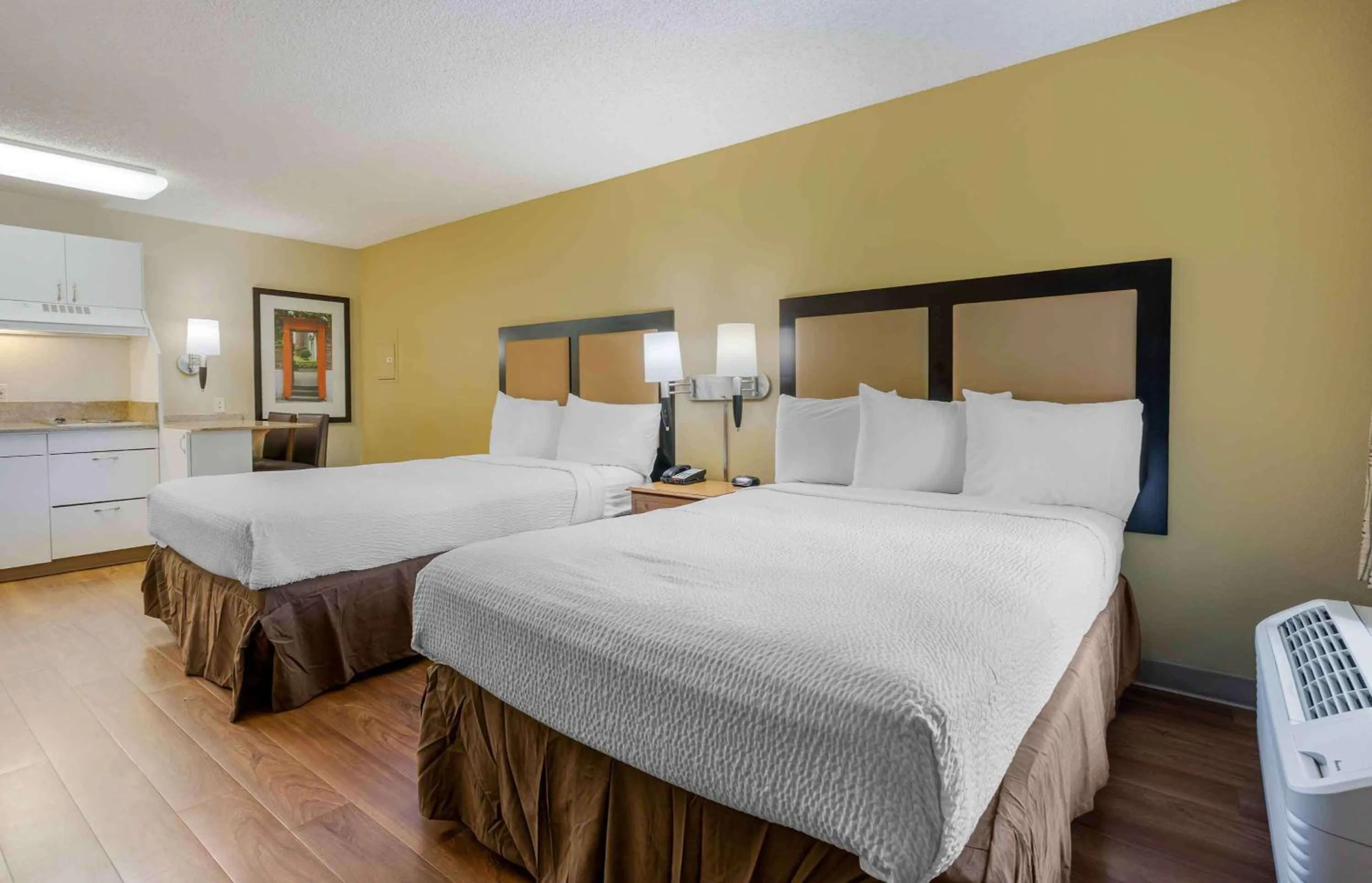 Bedroom, Bed in Extended Stay America Suites - Portland - Tigard