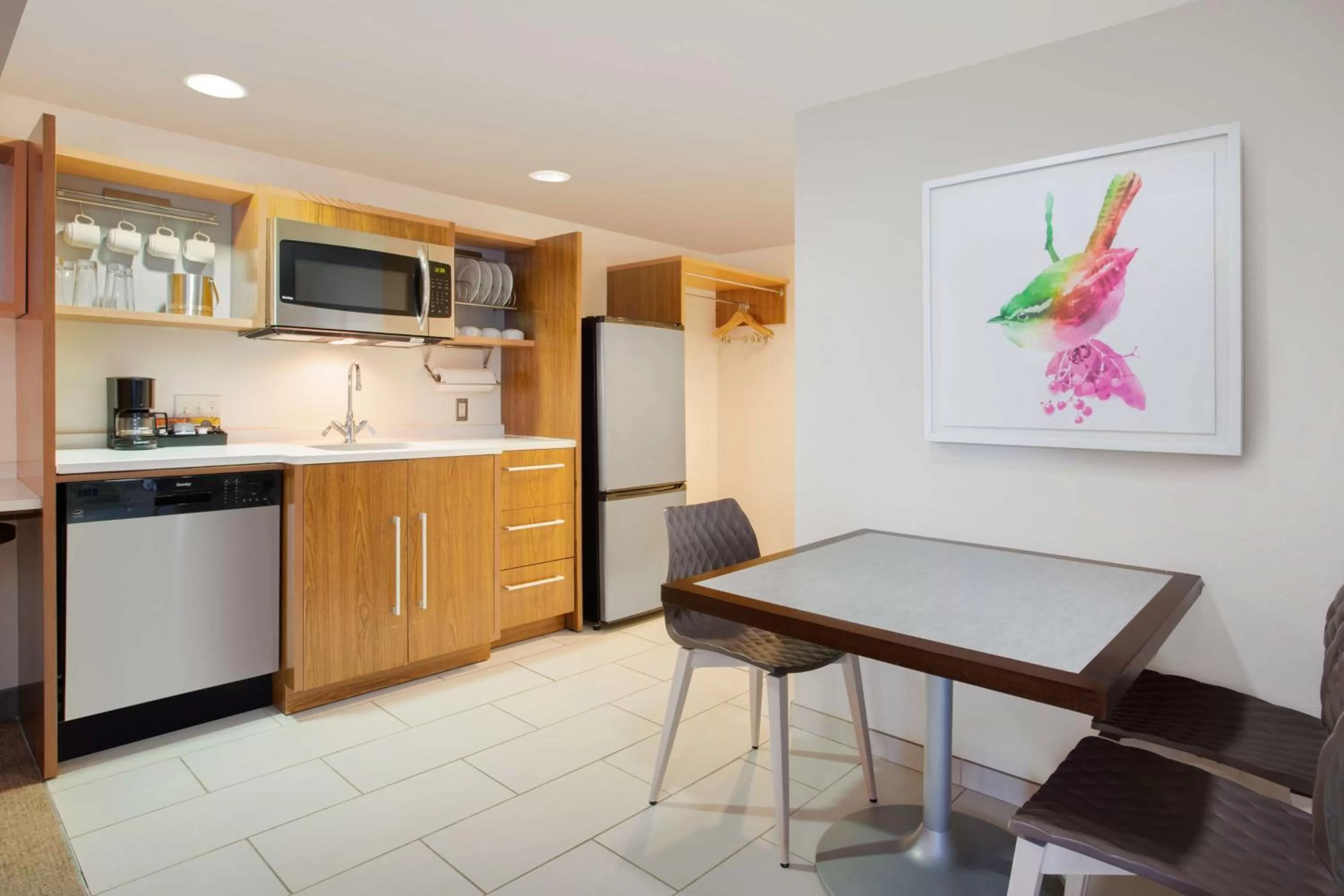 Kitchen or kitchenette in Home2 Suites Charlotte I-77 South