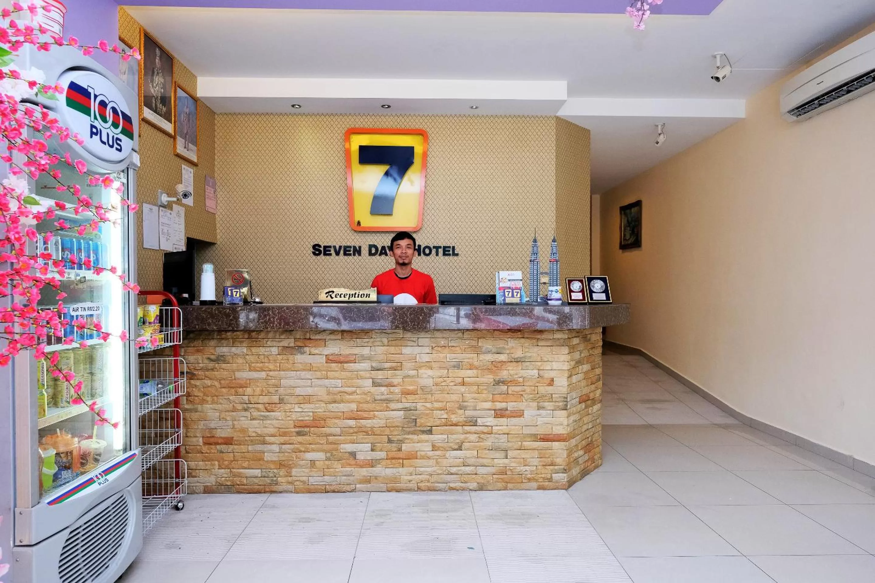 Lobby or reception in Super OYO 635 Seven Days Hotel