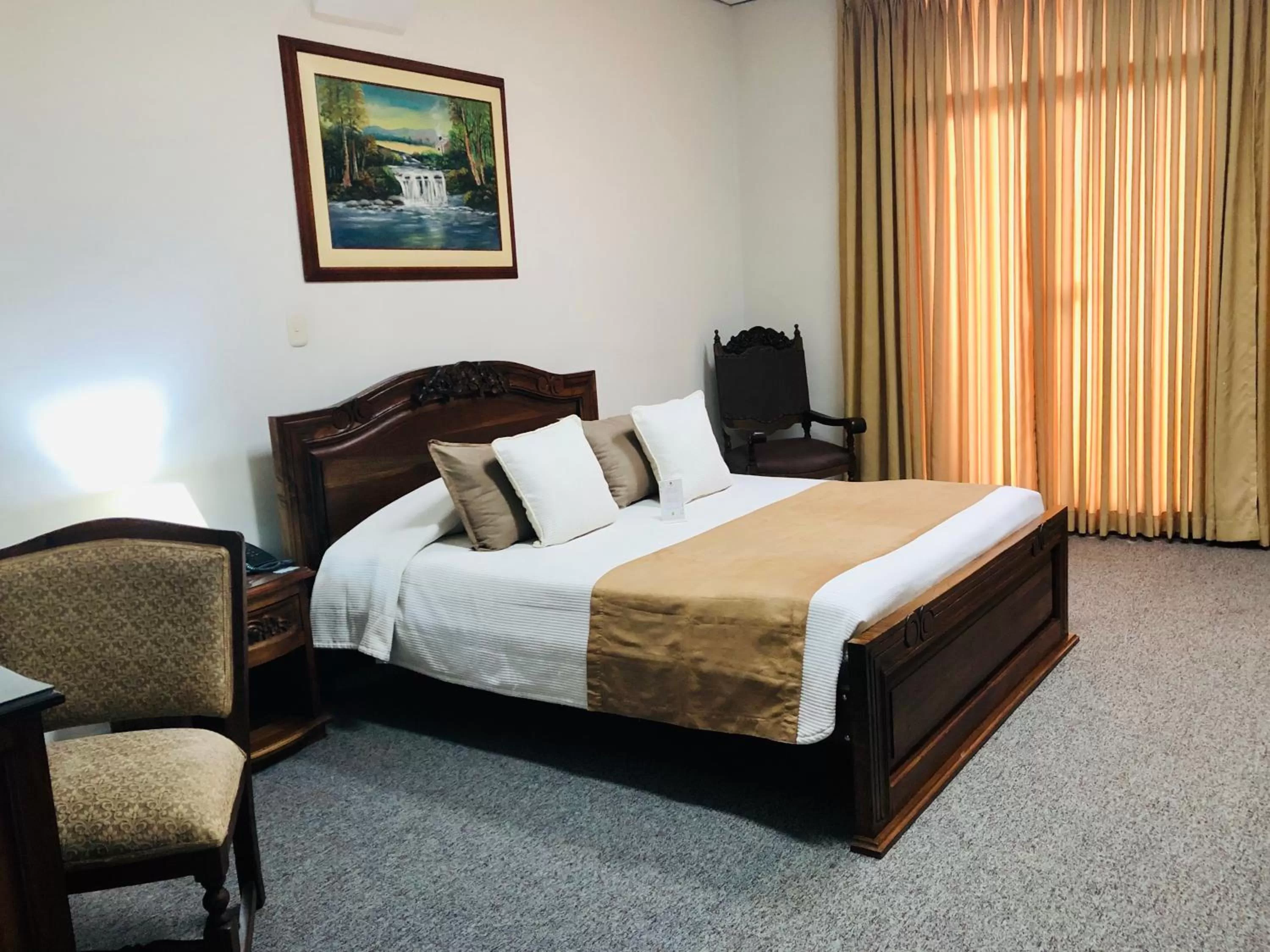 Property building, Bed in El Gran Hotel de Pereira