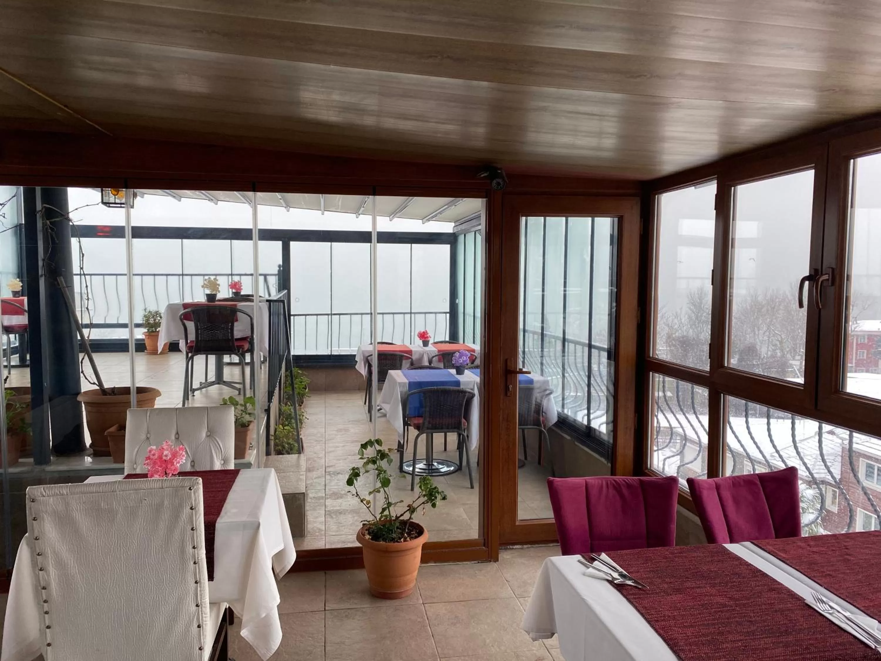 Restaurant/places to eat in Spinel Hotel - Old City