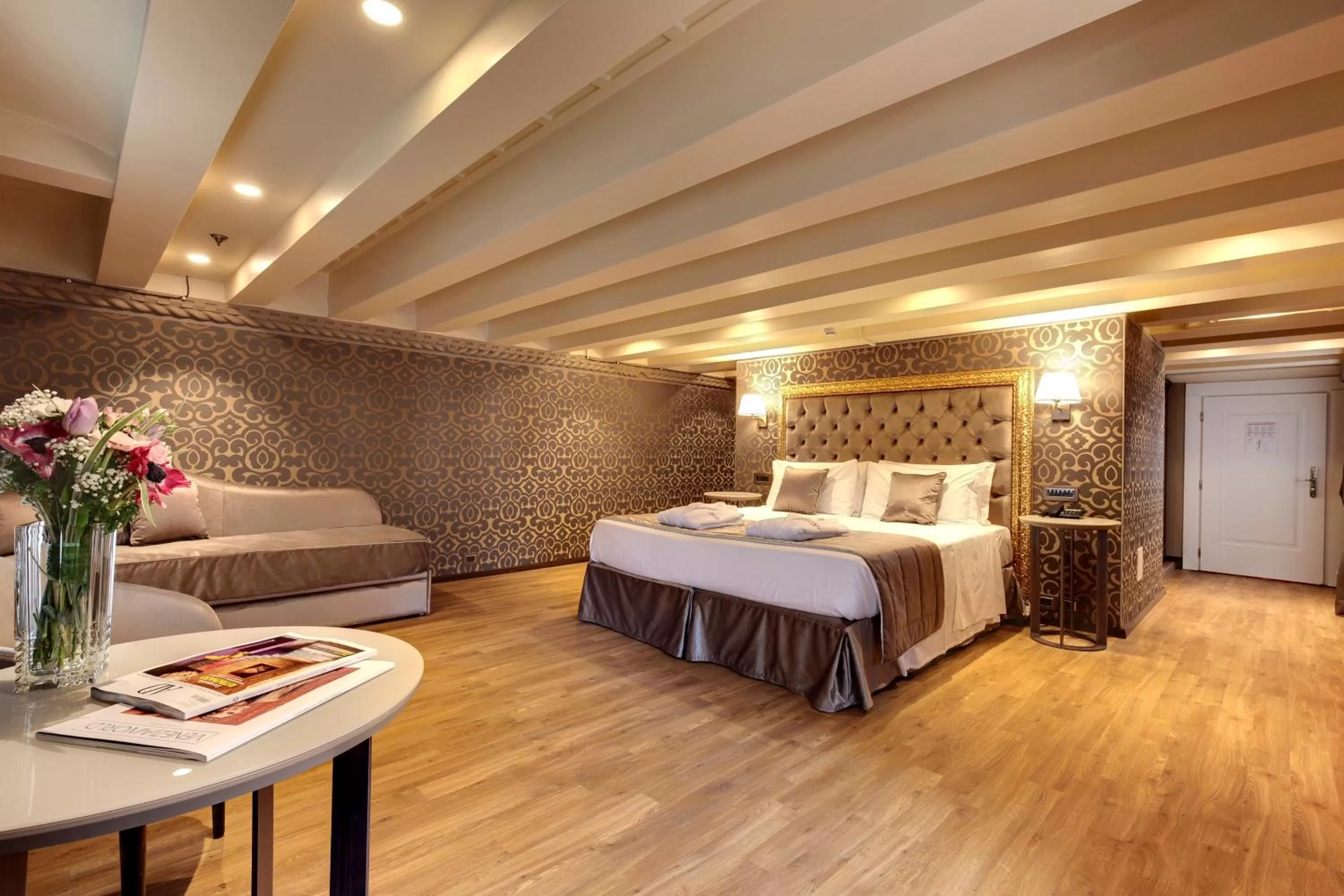 Photo of the whole room, Bed in Hotel Donà Palace