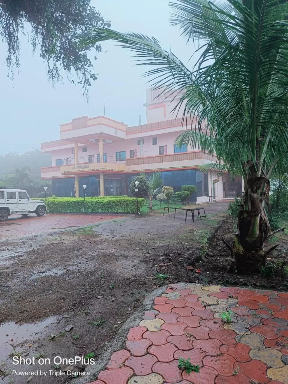 Hotel Nisarg Lodging And Restaurant