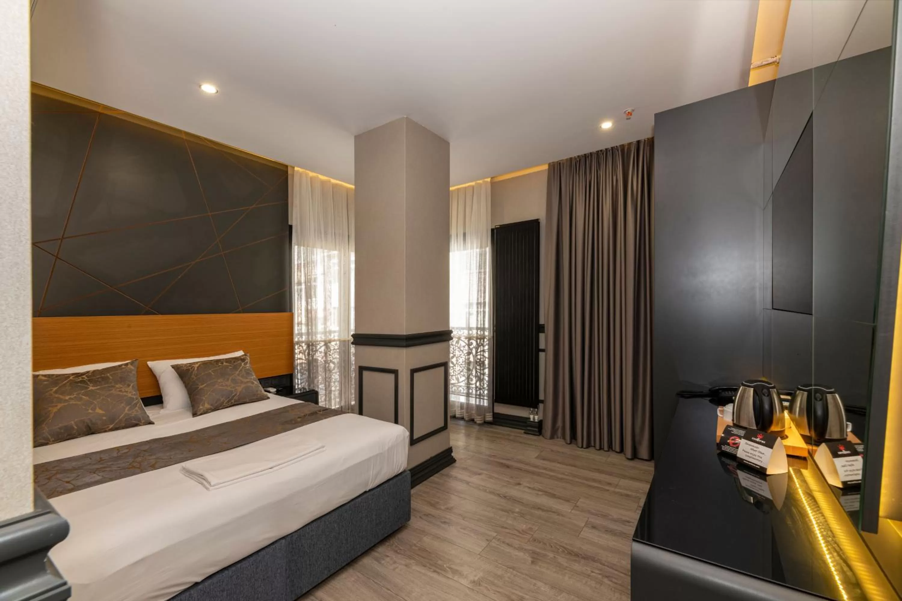 Photo of the whole room, Bed in Confores Hotel