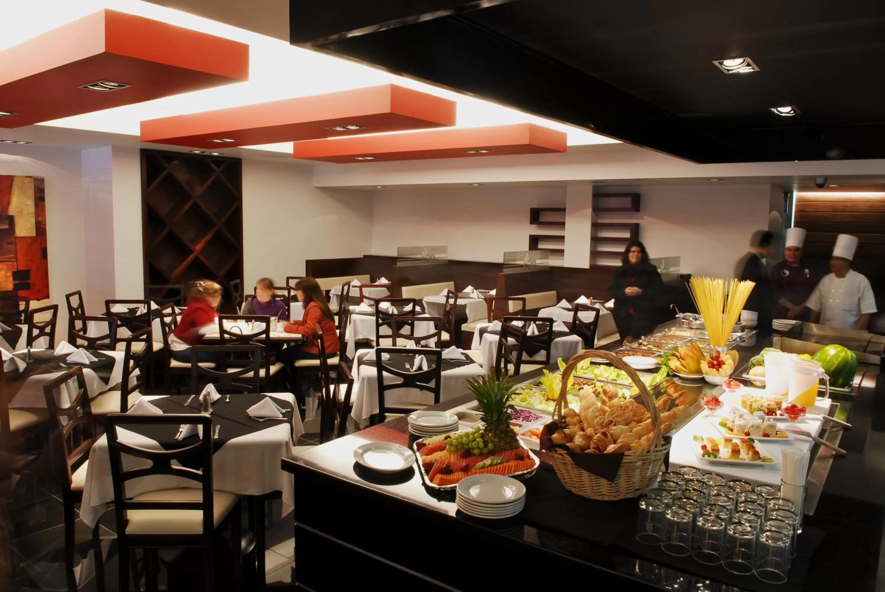 Buffet breakfast in Hotel Real del Rio