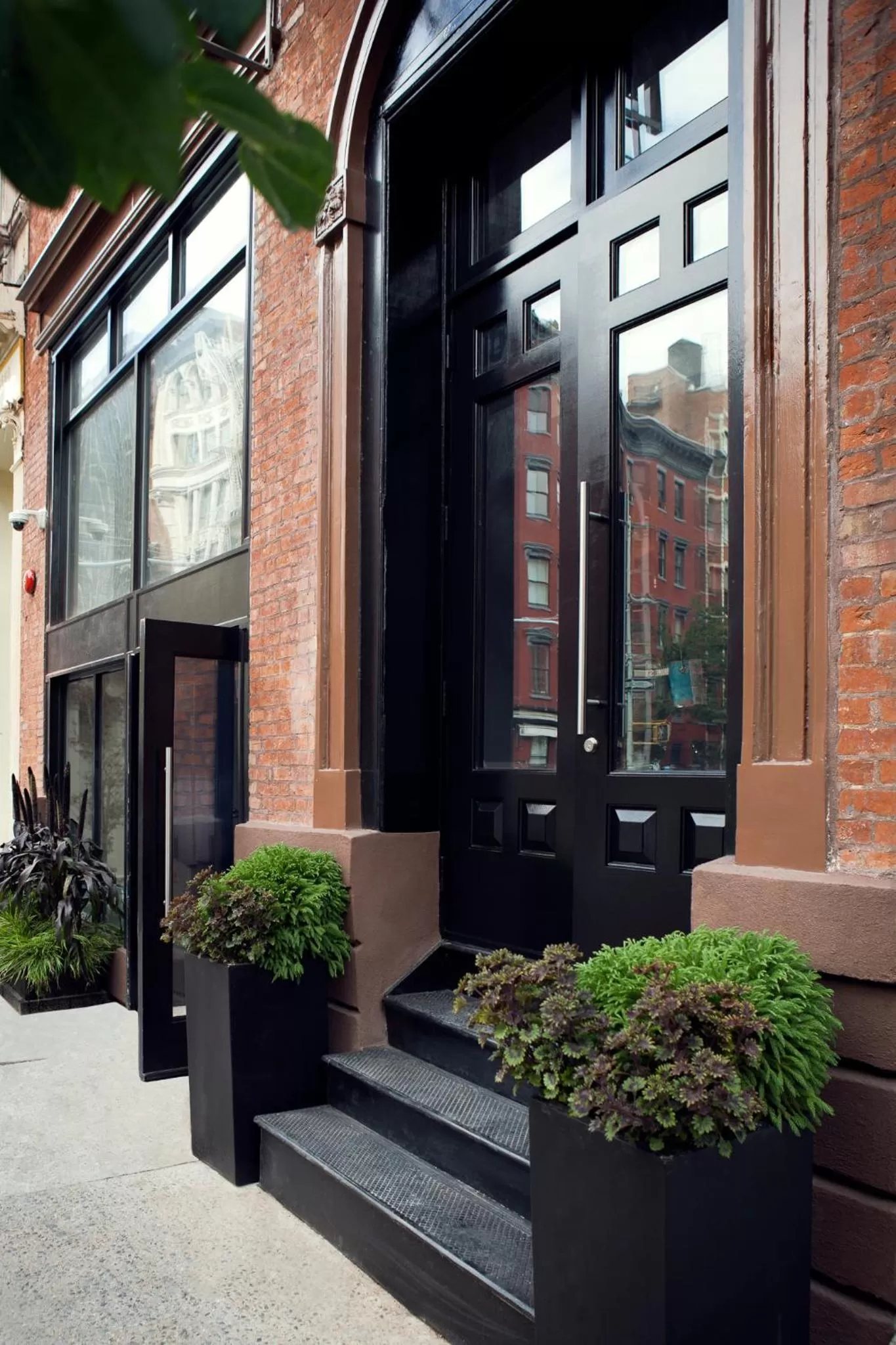 Facade/entrance in The Broome