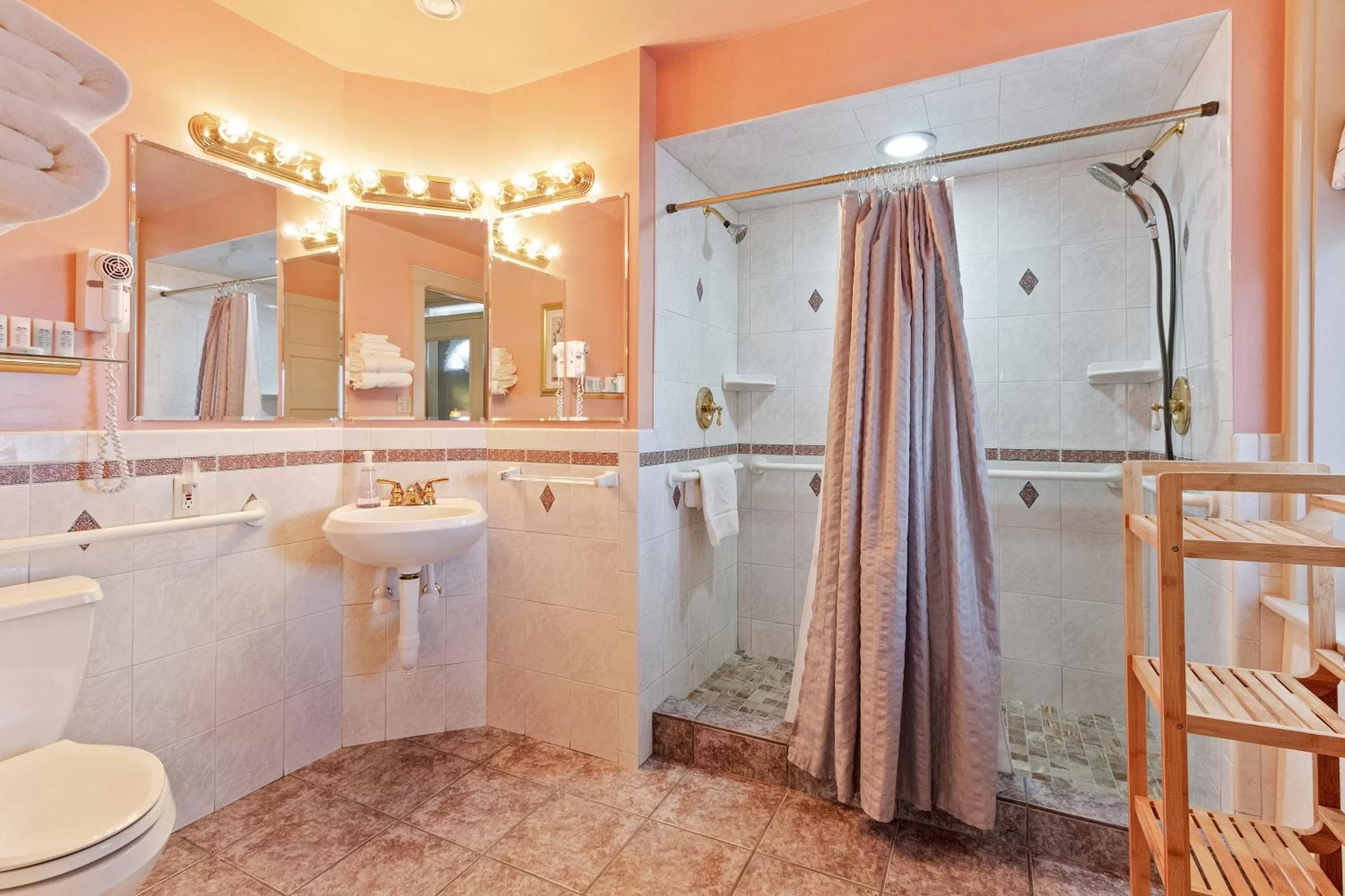 Bathroom in After Eight Bed and Breakfast