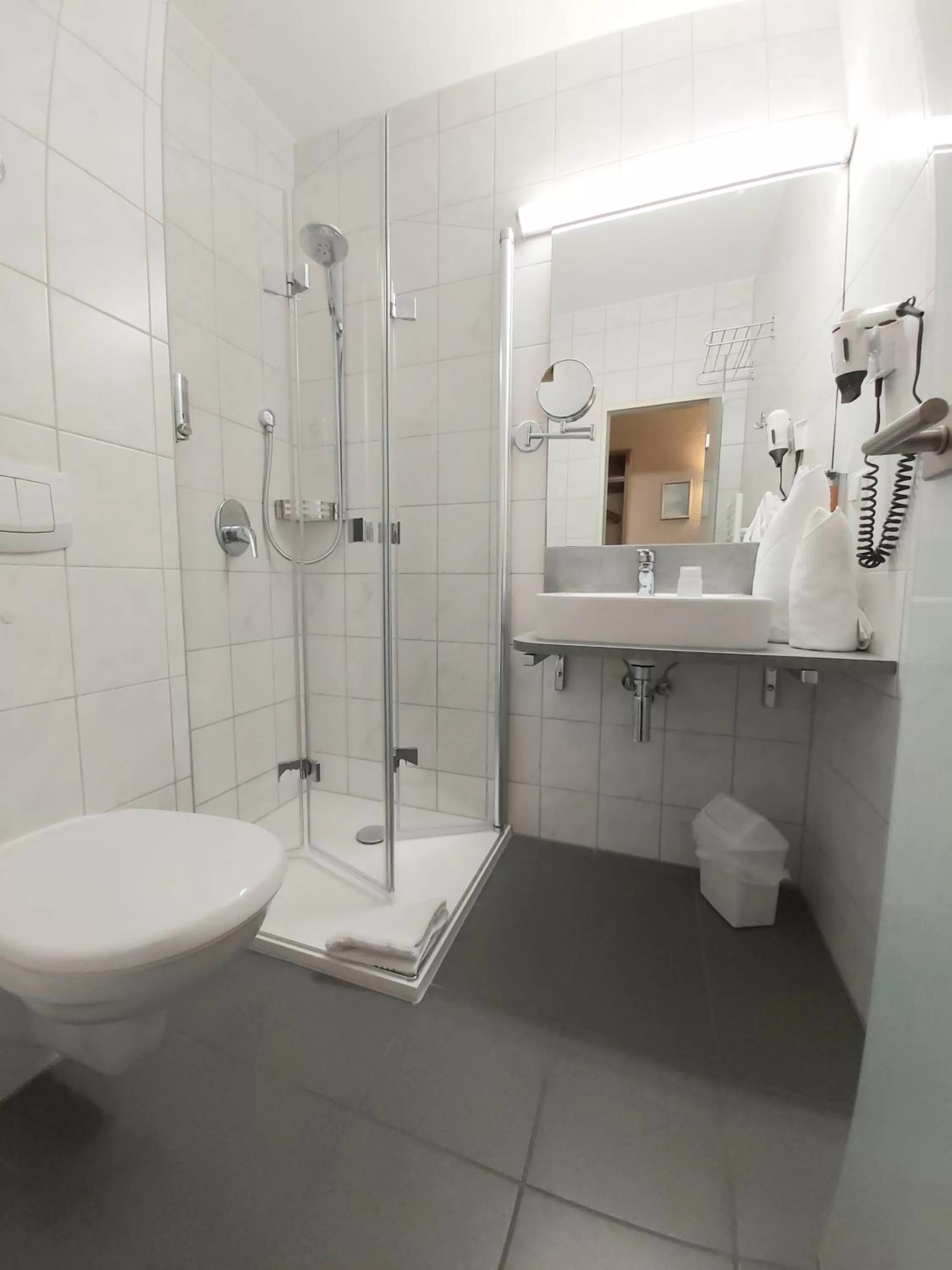 Shower in Hotel Montana Limburg