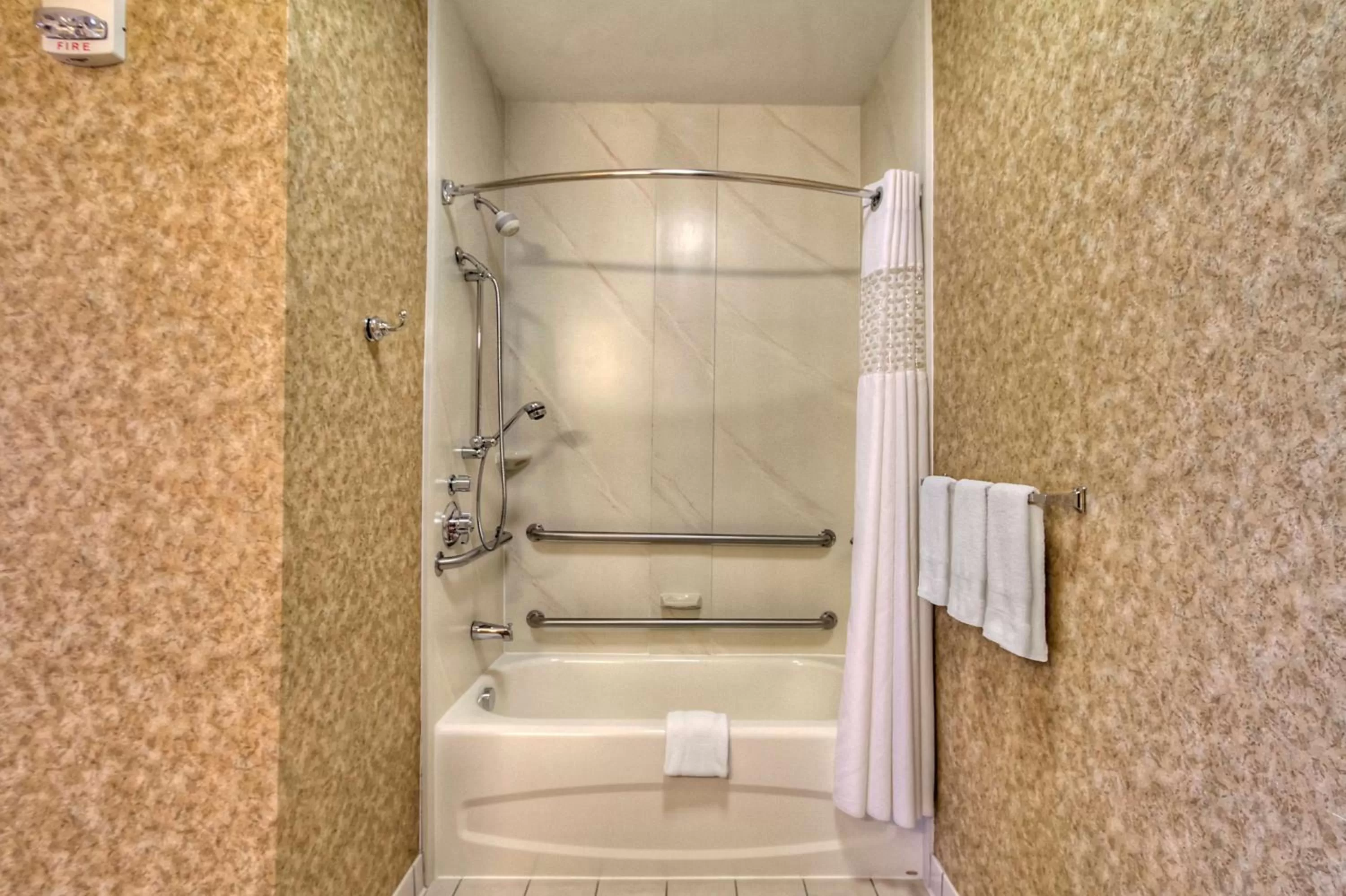 Bathroom in Hampton Inn & Suites Kalamazoo-Oshtemo