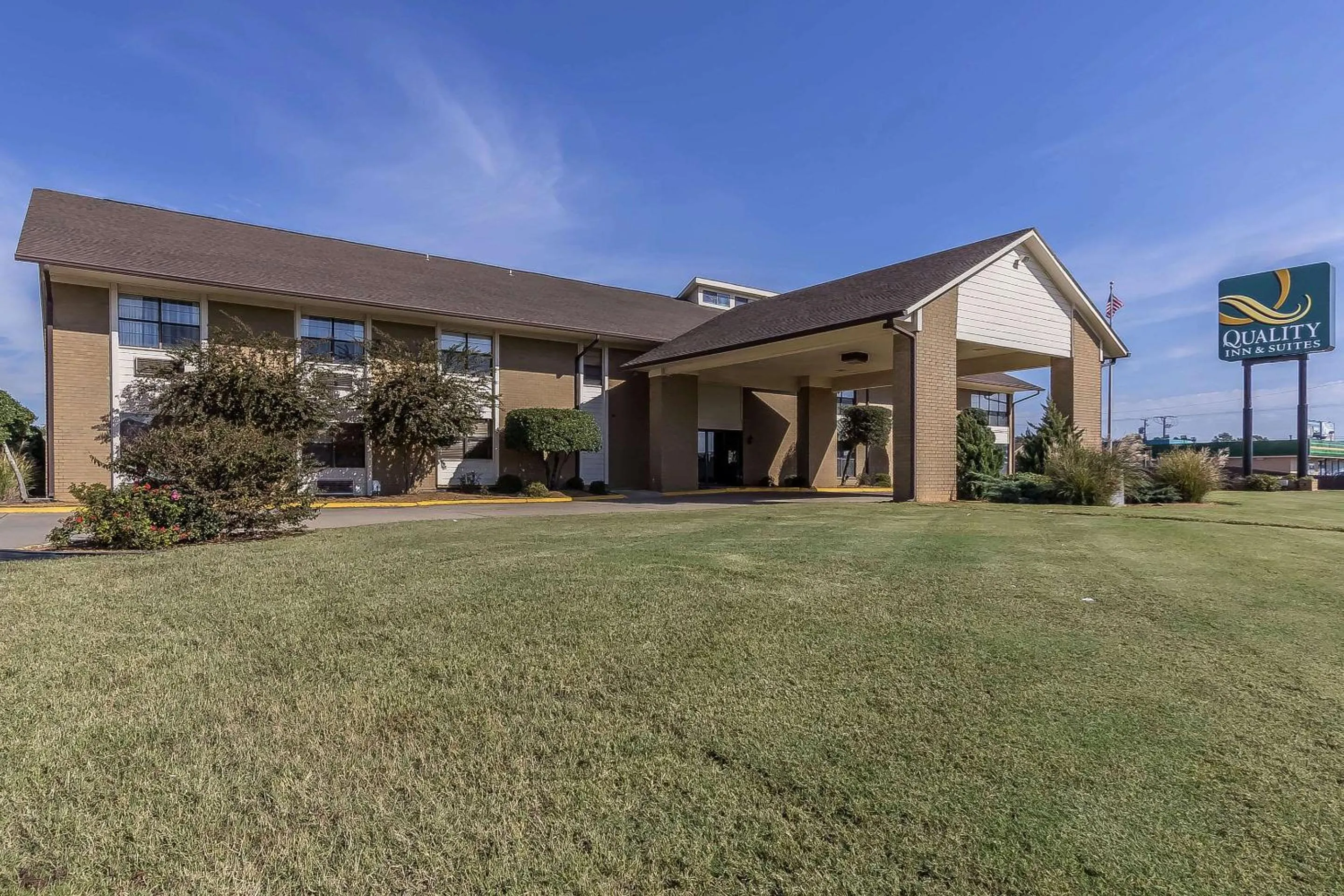 Property building in Quality Inn & Suites Stuttgart North