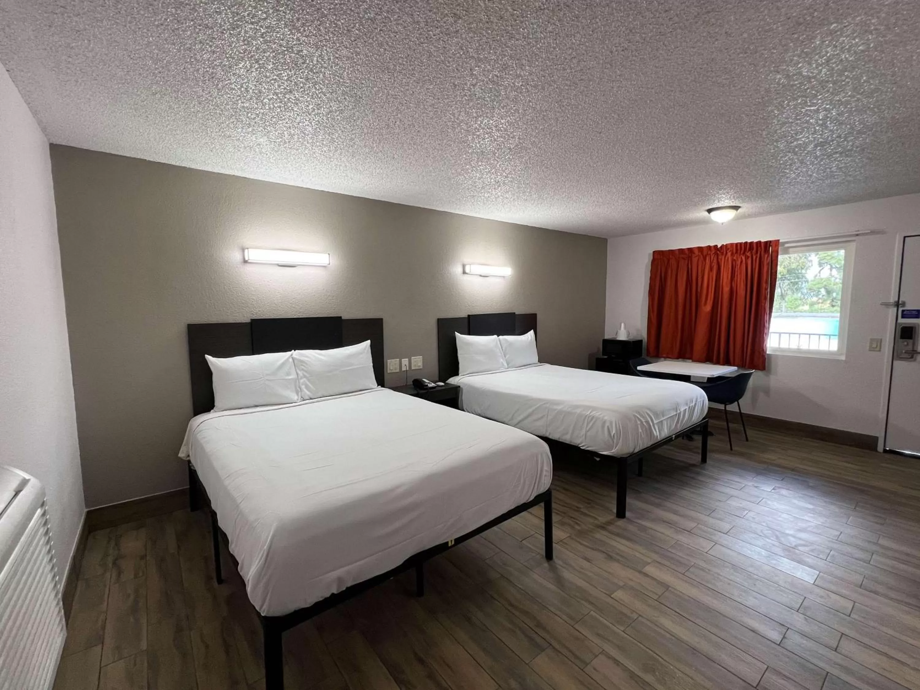 Bedroom, Bed in Motel 6-Orange, CA - Anaheim