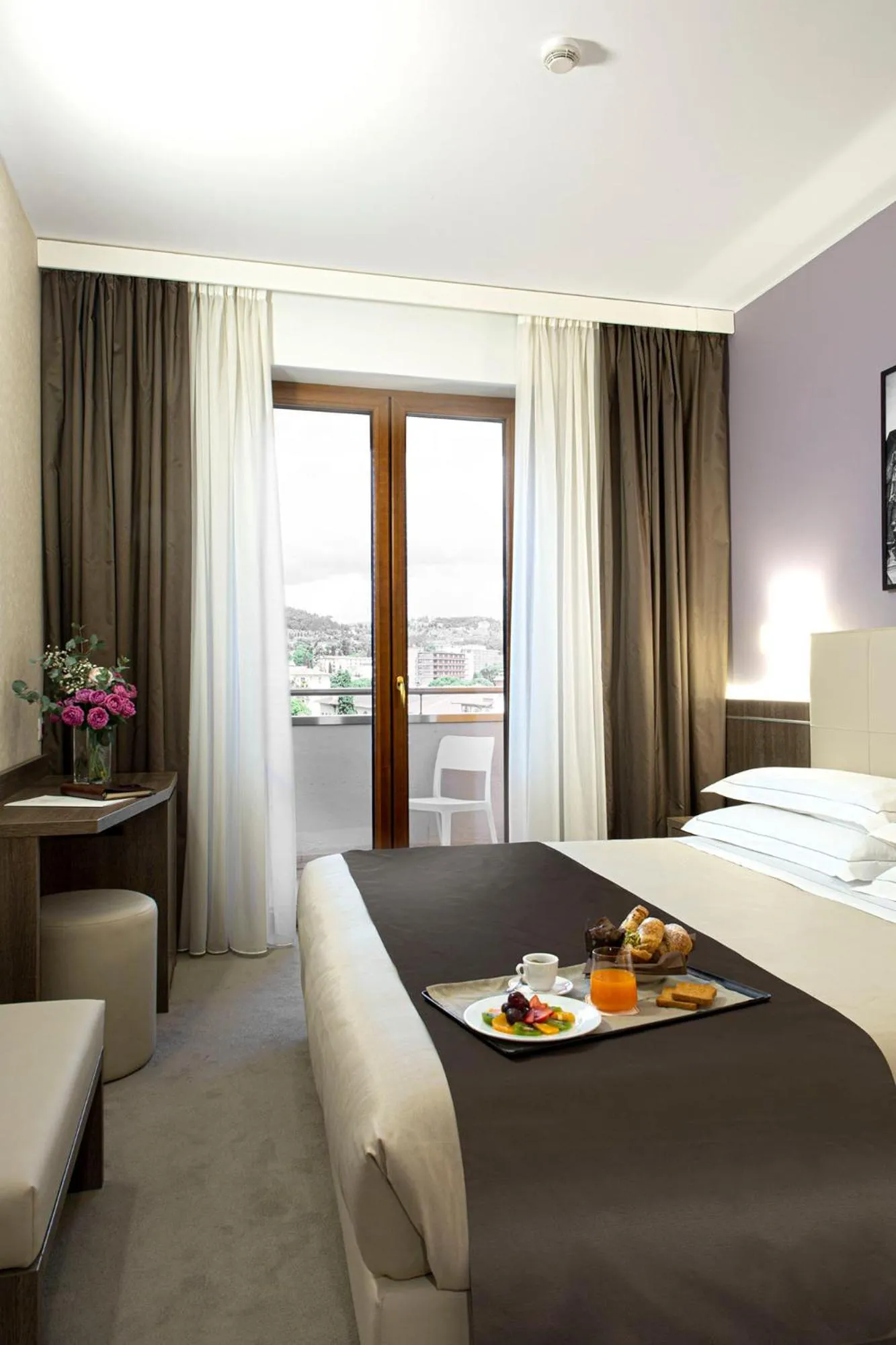 Bed in Hotel Raffaello