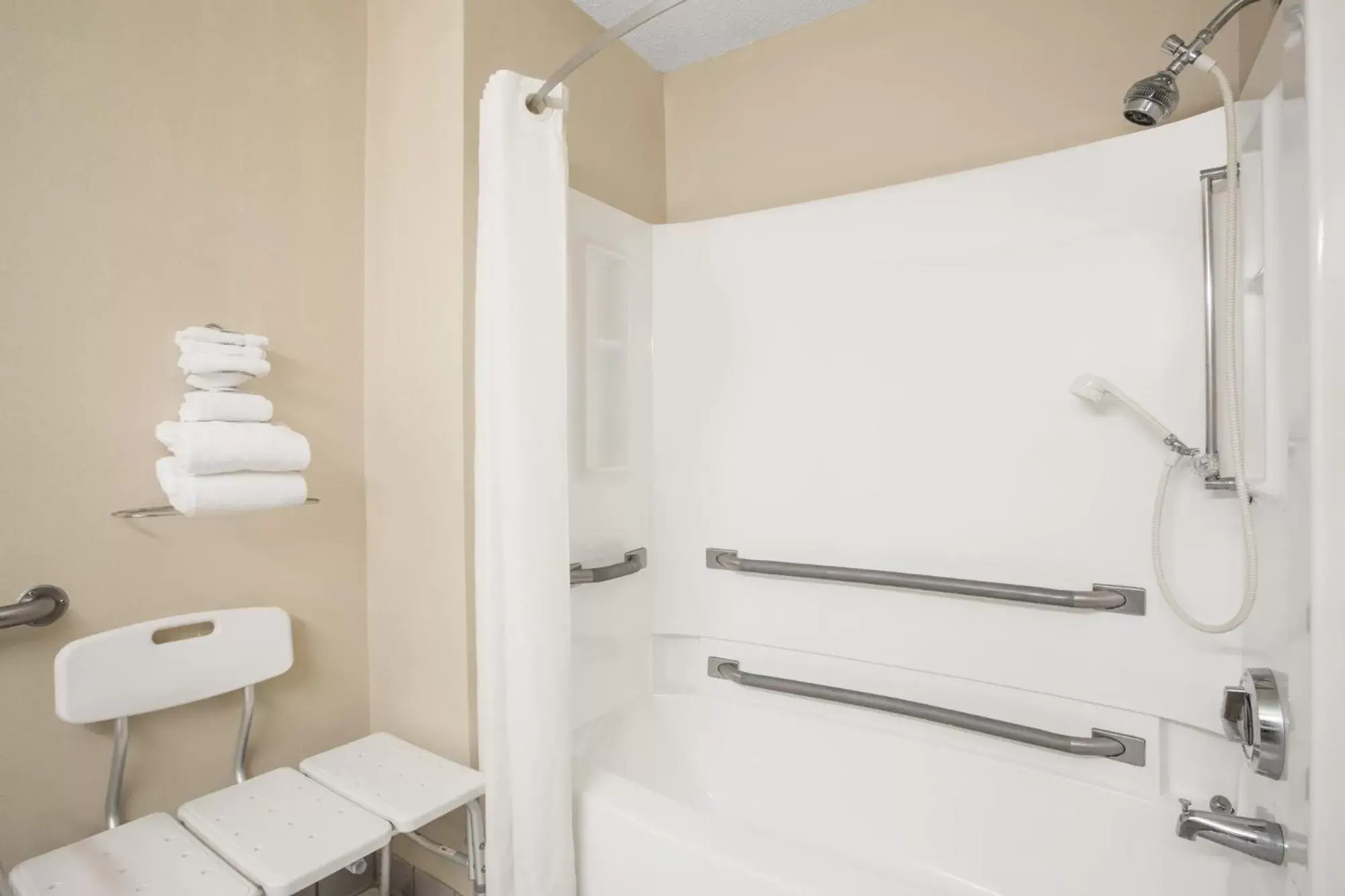 Queen Room - Disability Access/Non-Smoking in Super 8 by Wyndham Christiansburg/Blacksburg Area Queen Room - Disability Access/Non-Smoking in Super 8 by Wyndham Christiansburg/Blacksburg Area