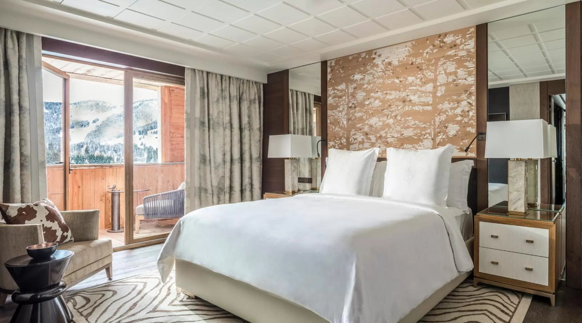 Bedroom, Bed in Four Seasons Resort Megeve