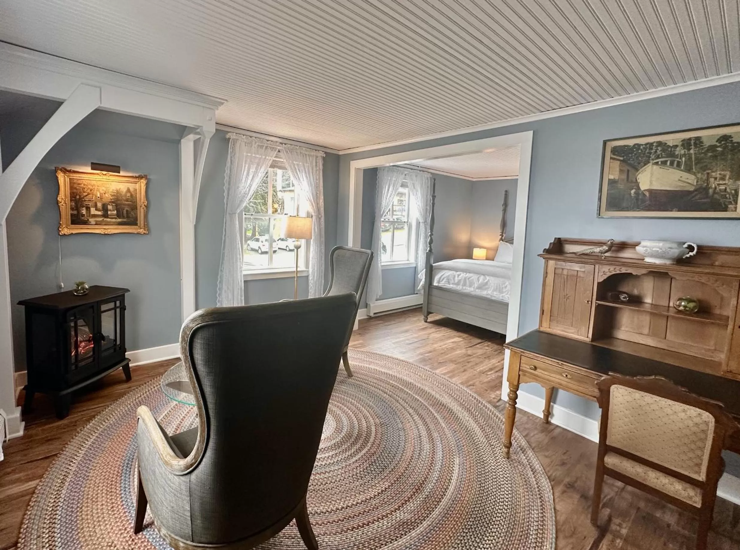 Living room, Bed in Orcas Hotel