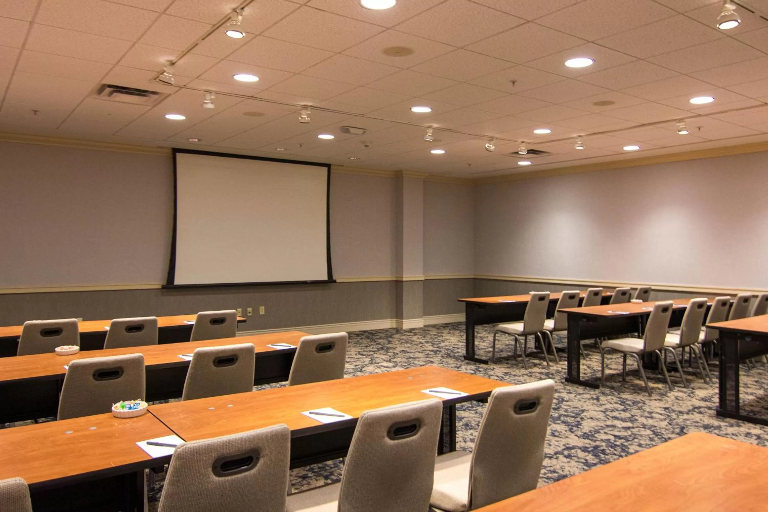 Meeting/conference room in Crowne Plaza Syracuse by IHG