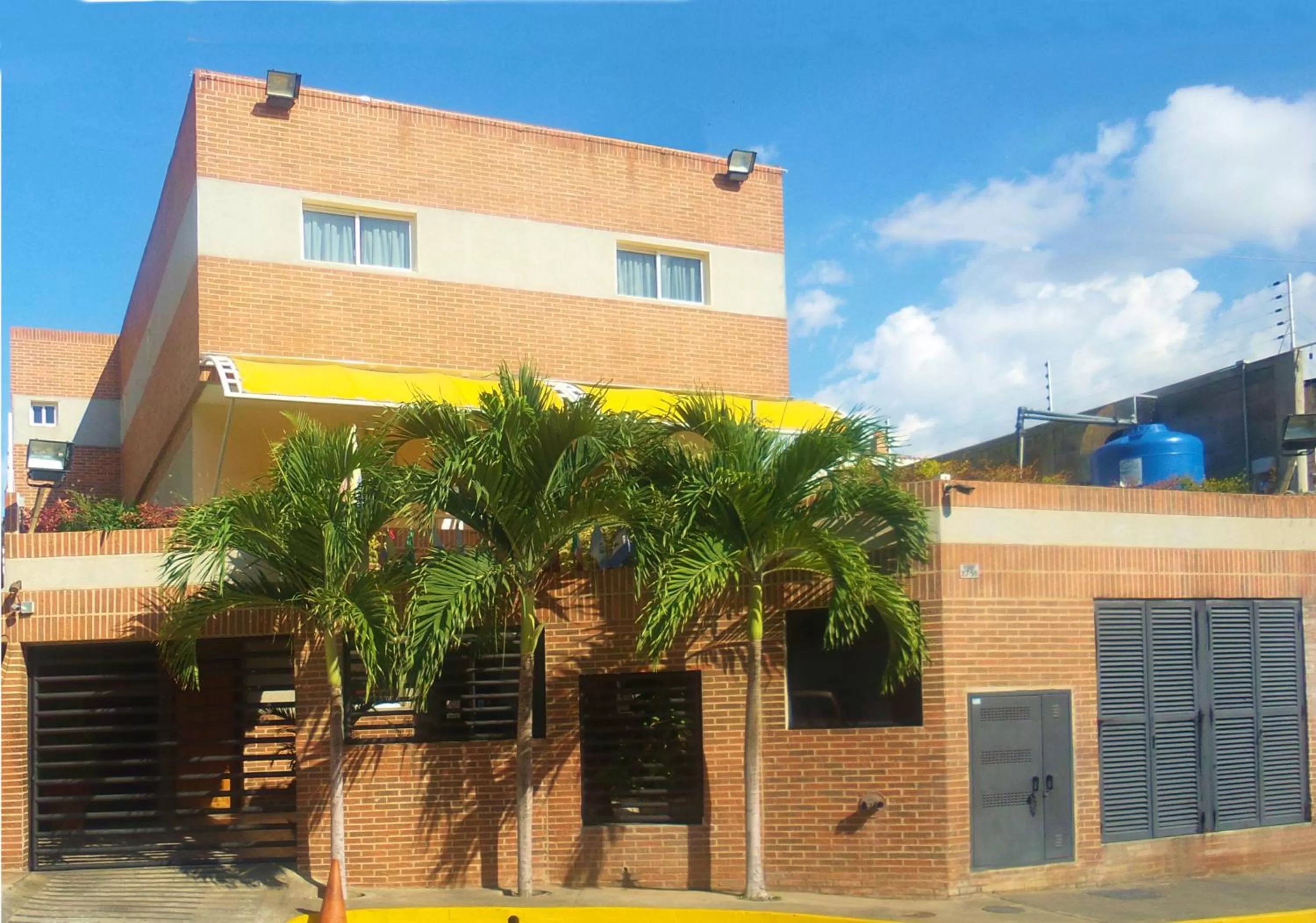 Property building in HOTEL MUEVETE POR VARGAS