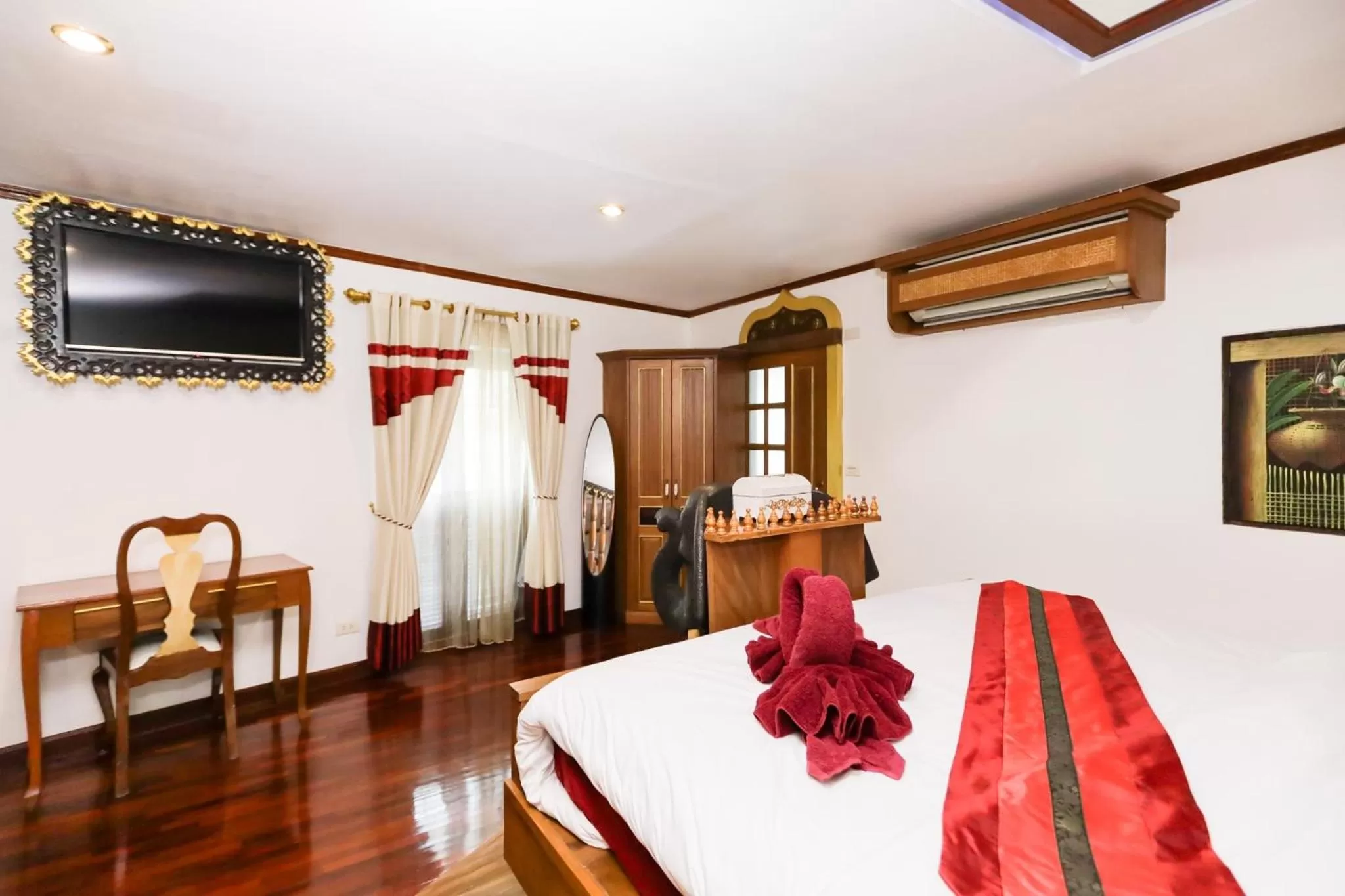 Photo of the whole room, Bed in Olivier Boutique