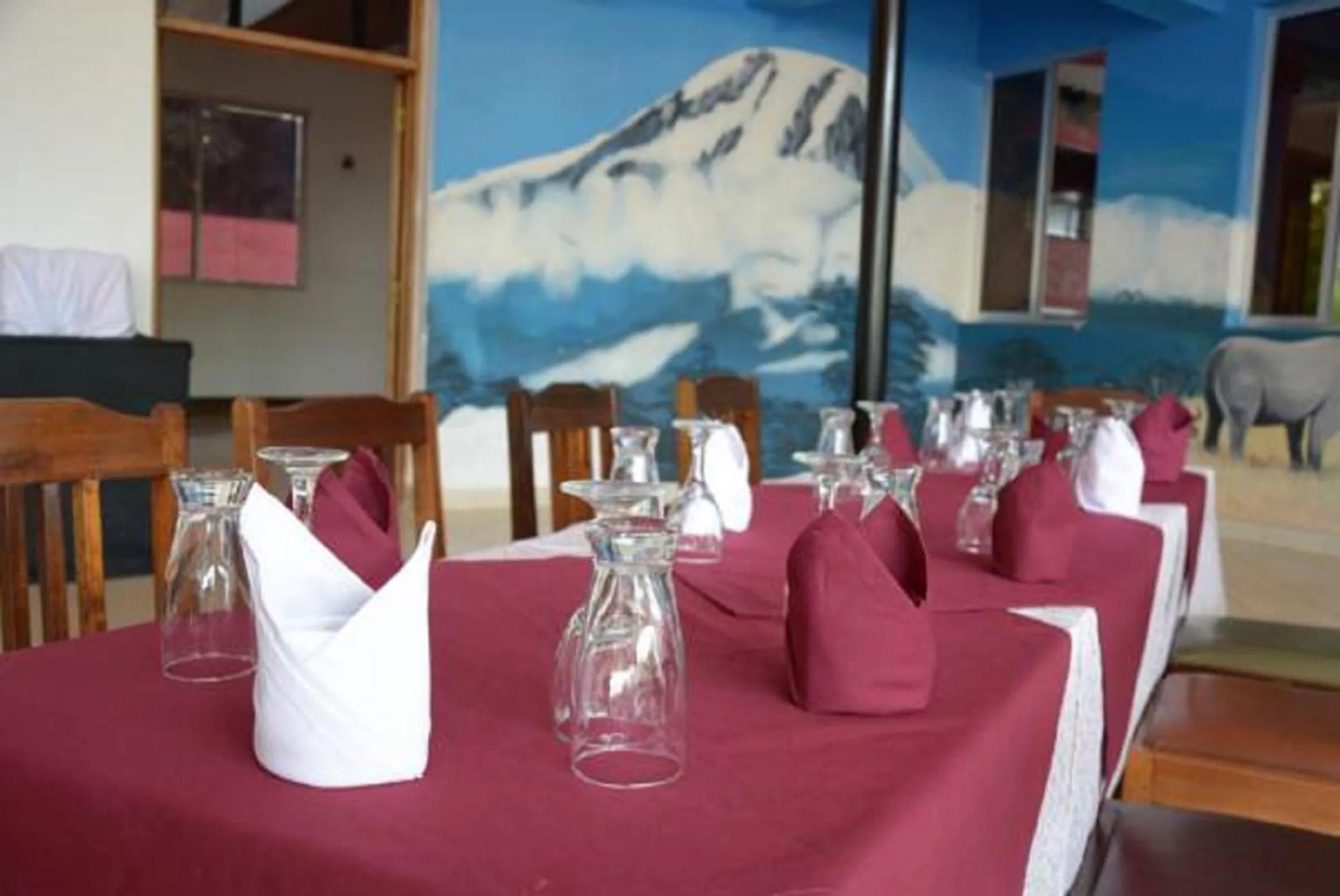 Restaurant/places to eat in Keys Hotel Mbokomu Branch