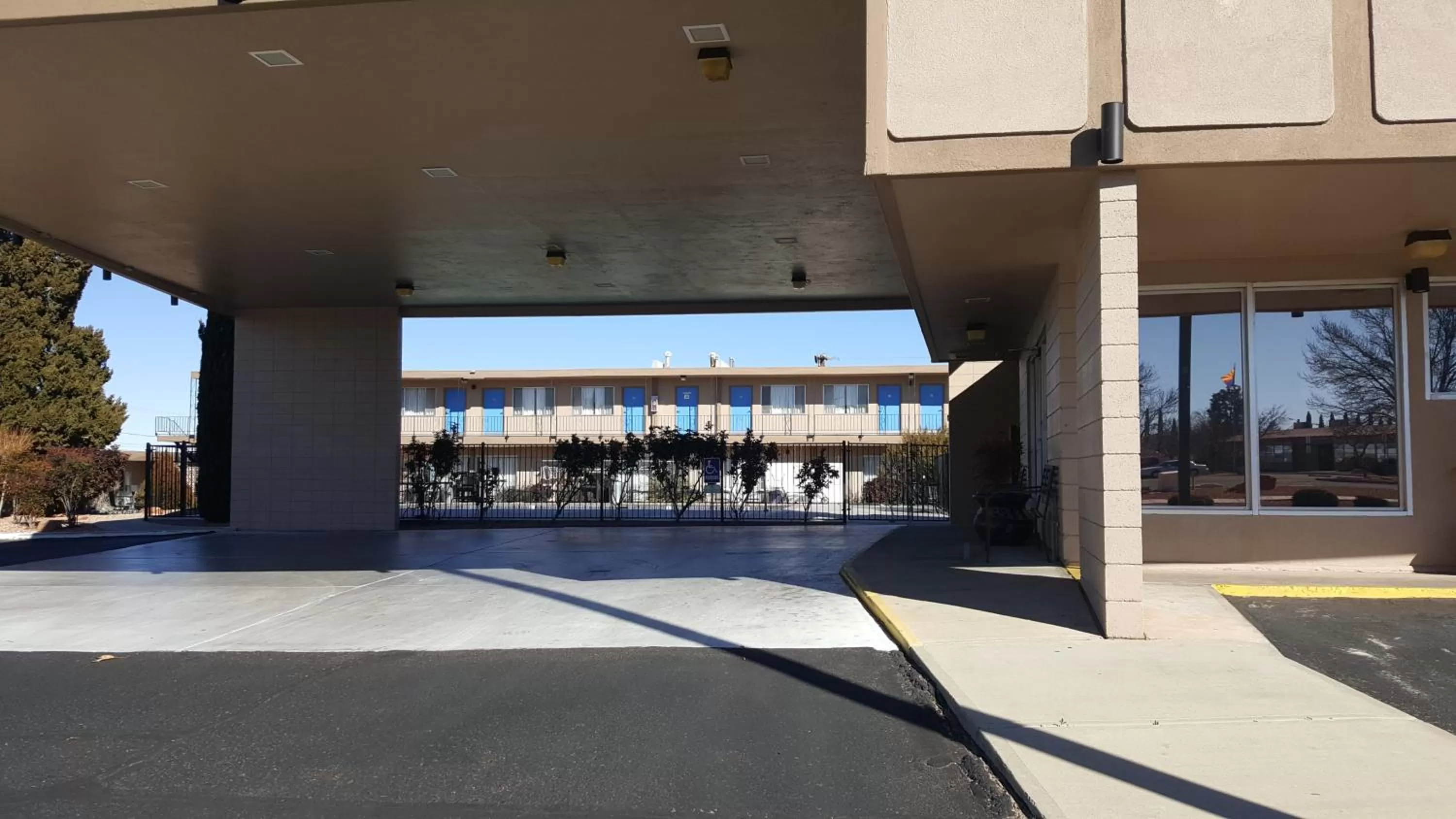 Facade/entrance in Lake Powell Canyon Inn