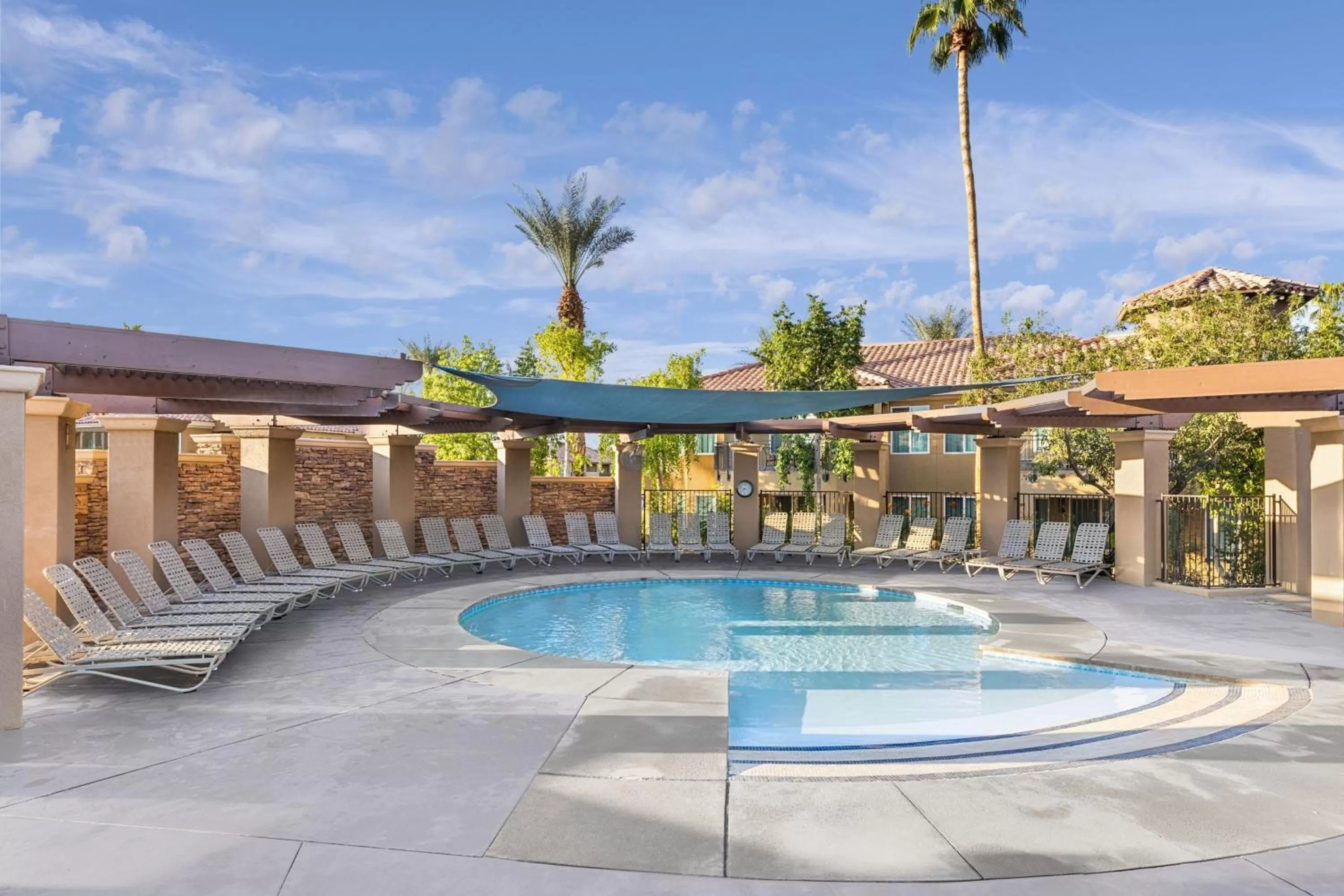 Swimming pool in Marriott's Desert Springs Villas II