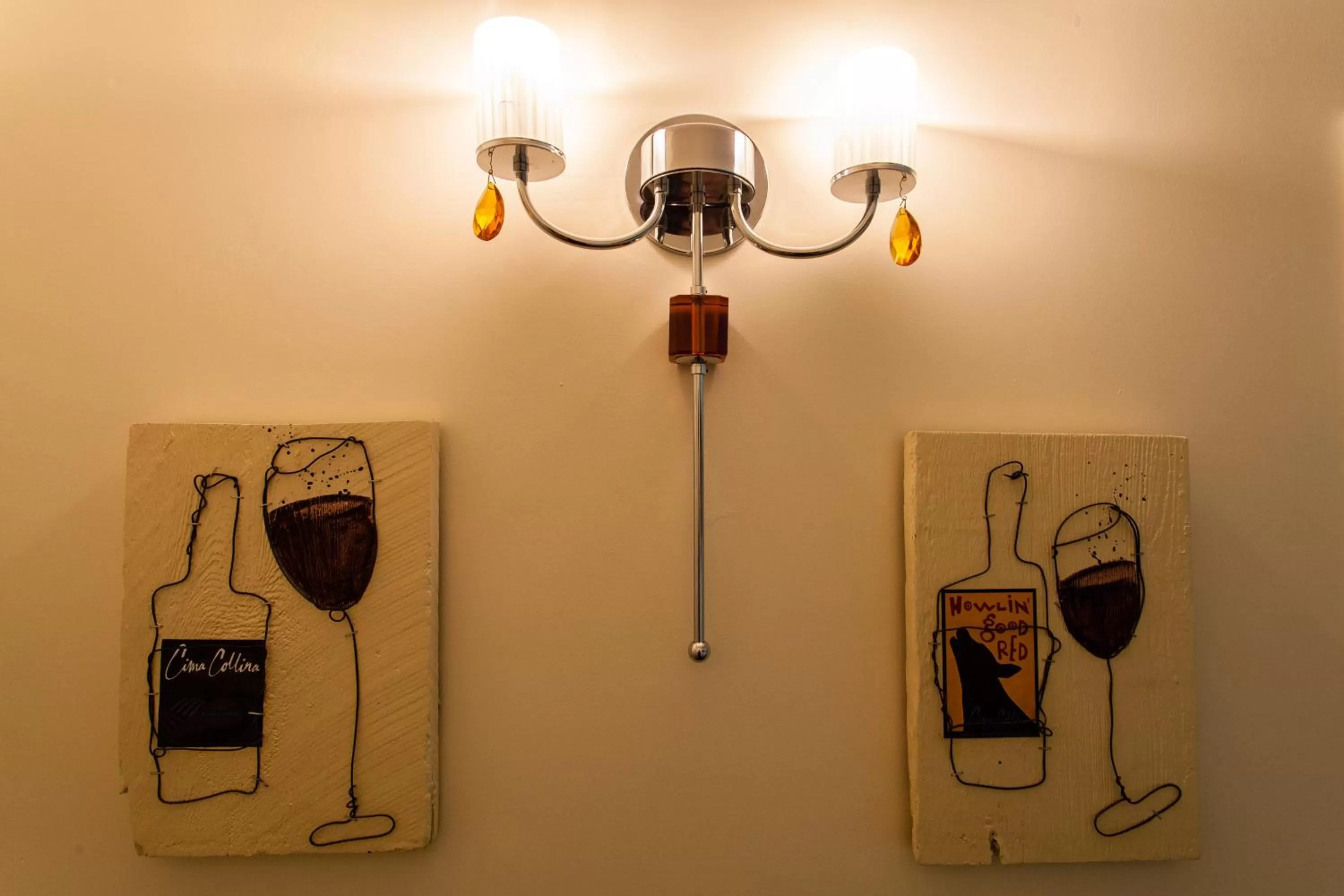 Decorative detail in The Vendange Carmel Inn & Suites