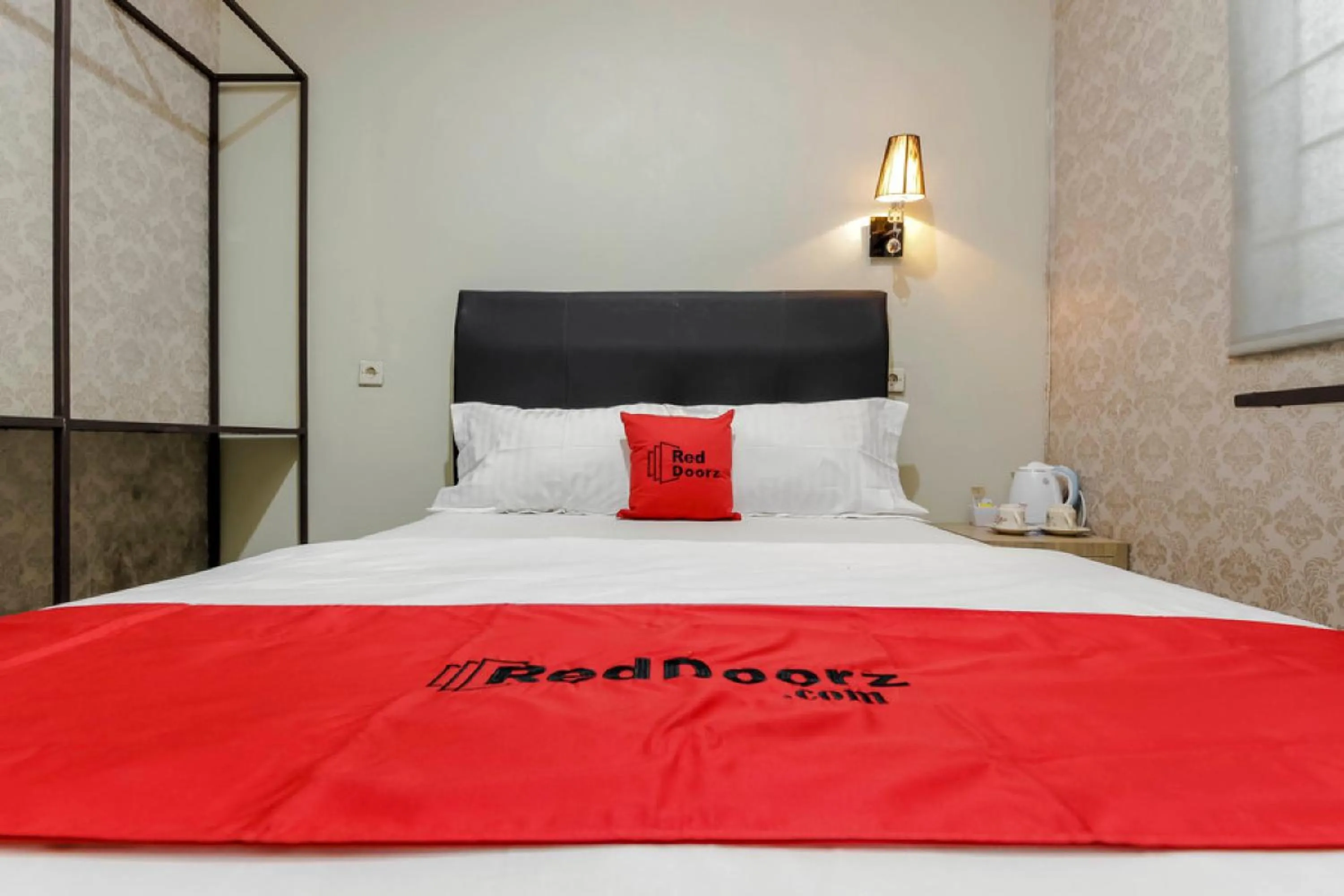 Bedroom, Bed in RedDoorz Plus near Lippo Cikarang Mall